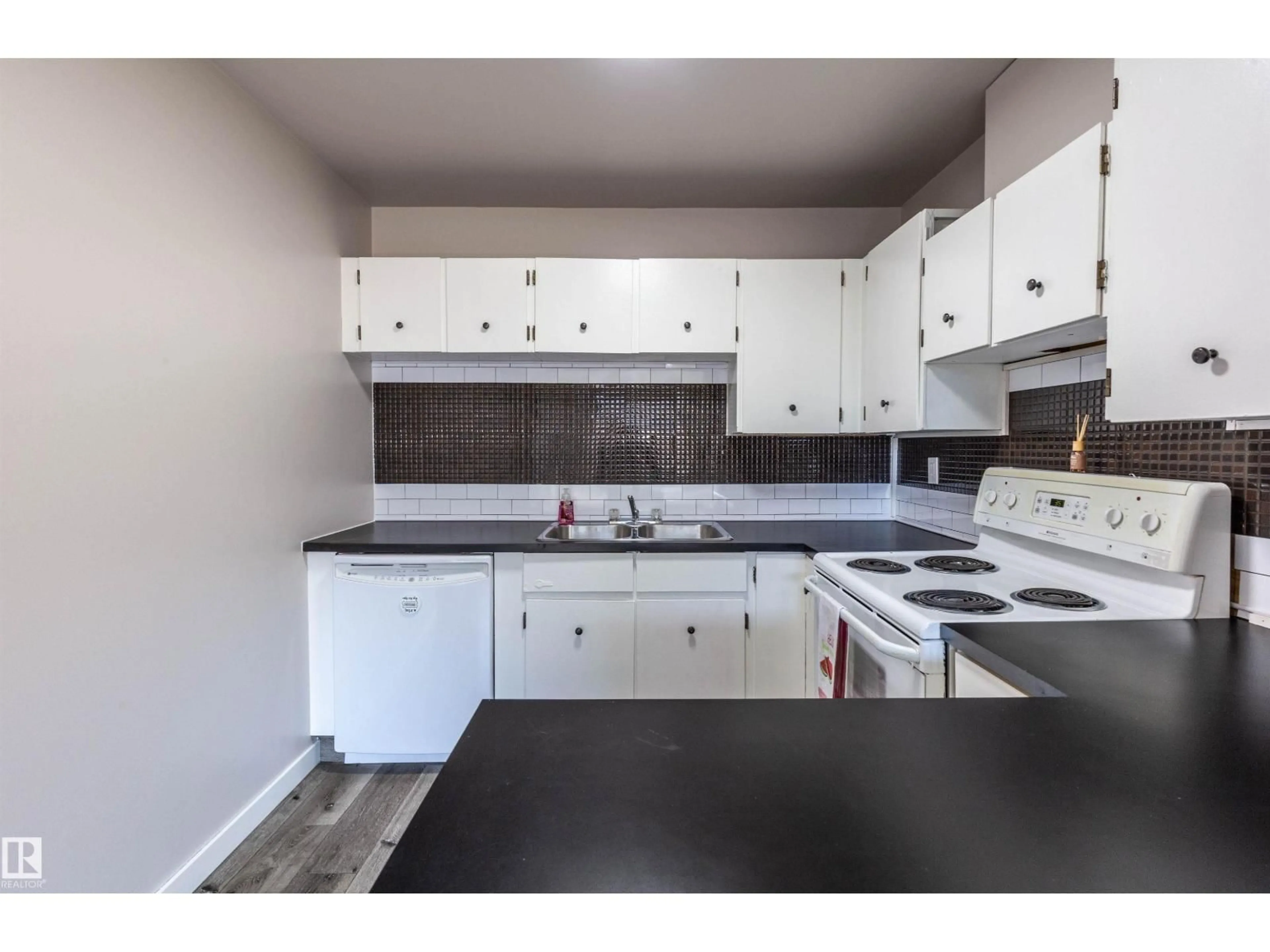 Standard kitchen, unknown for 302 TELFORD CO, Leduc Alberta T9E5M7