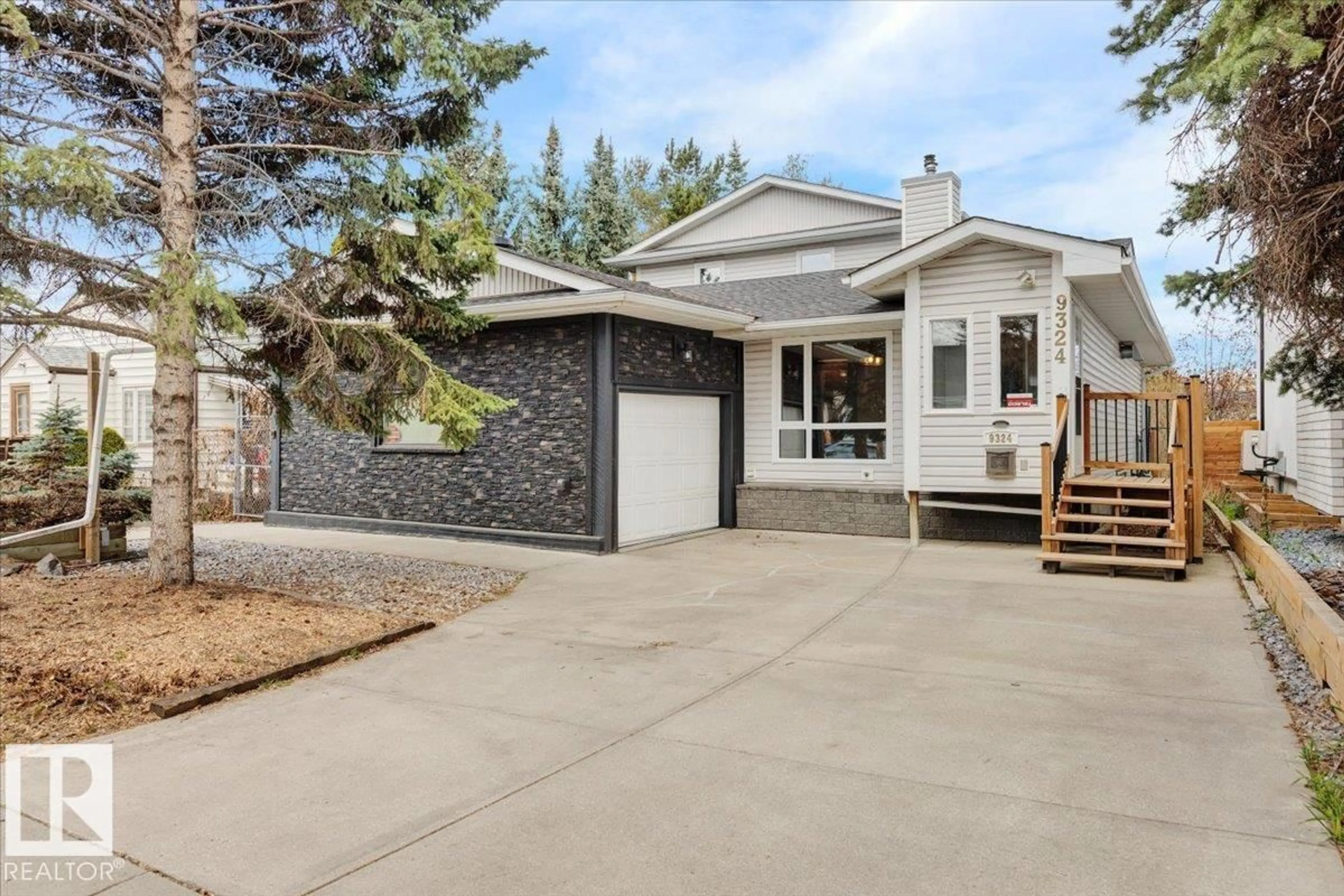 Home with vinyl exterior material, street for 9324 75 AV, Edmonton Alberta T6E1H2