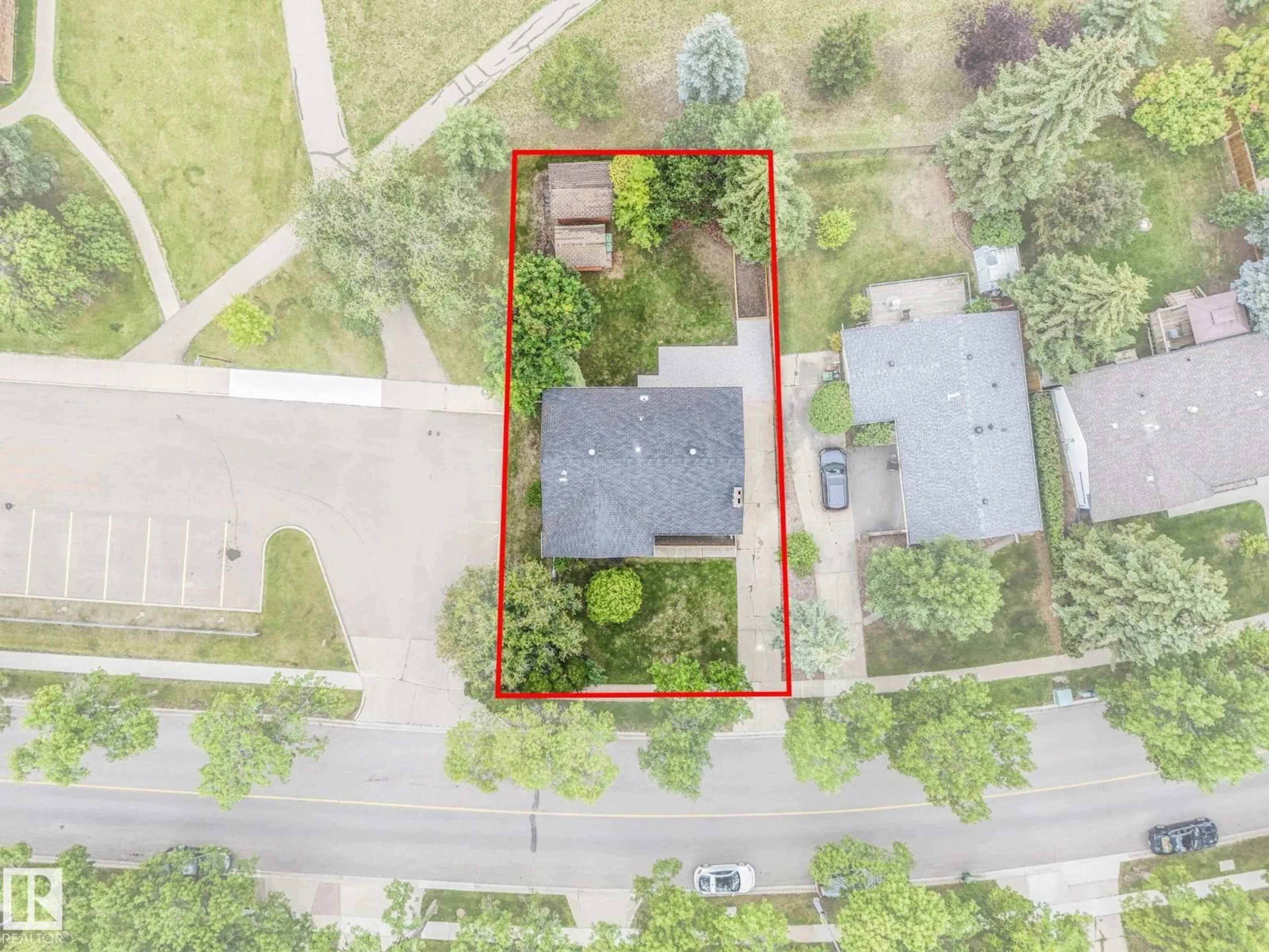 A pic from outside/outdoor area/front of a property/back of a property/a pic from drone, street for 167 LAROSE DR, St. Albert Alberta T8N2G7