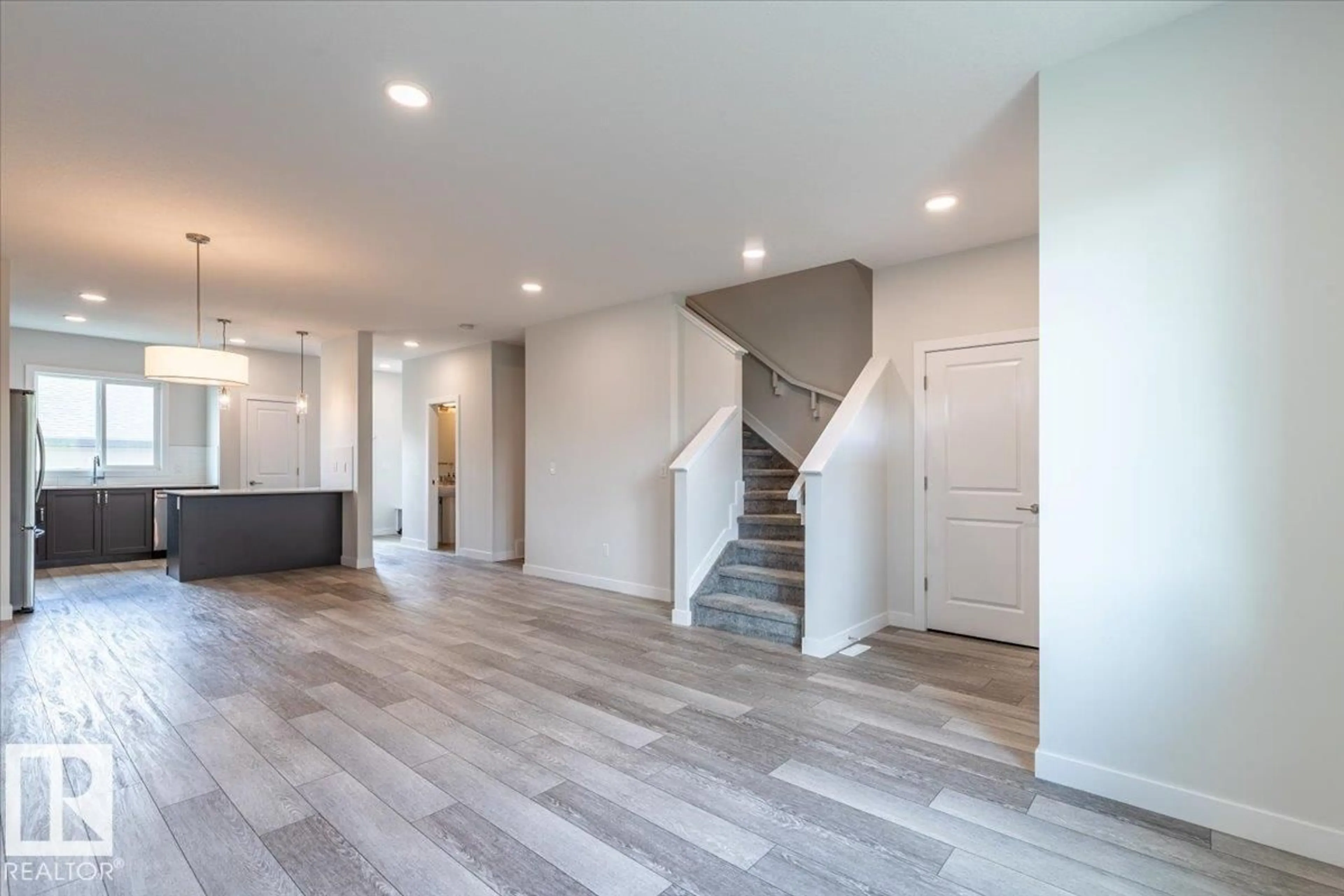 Indoor entryway for 27 SIENNA BV, Fort Saskatchewan Alberta T8L0W3