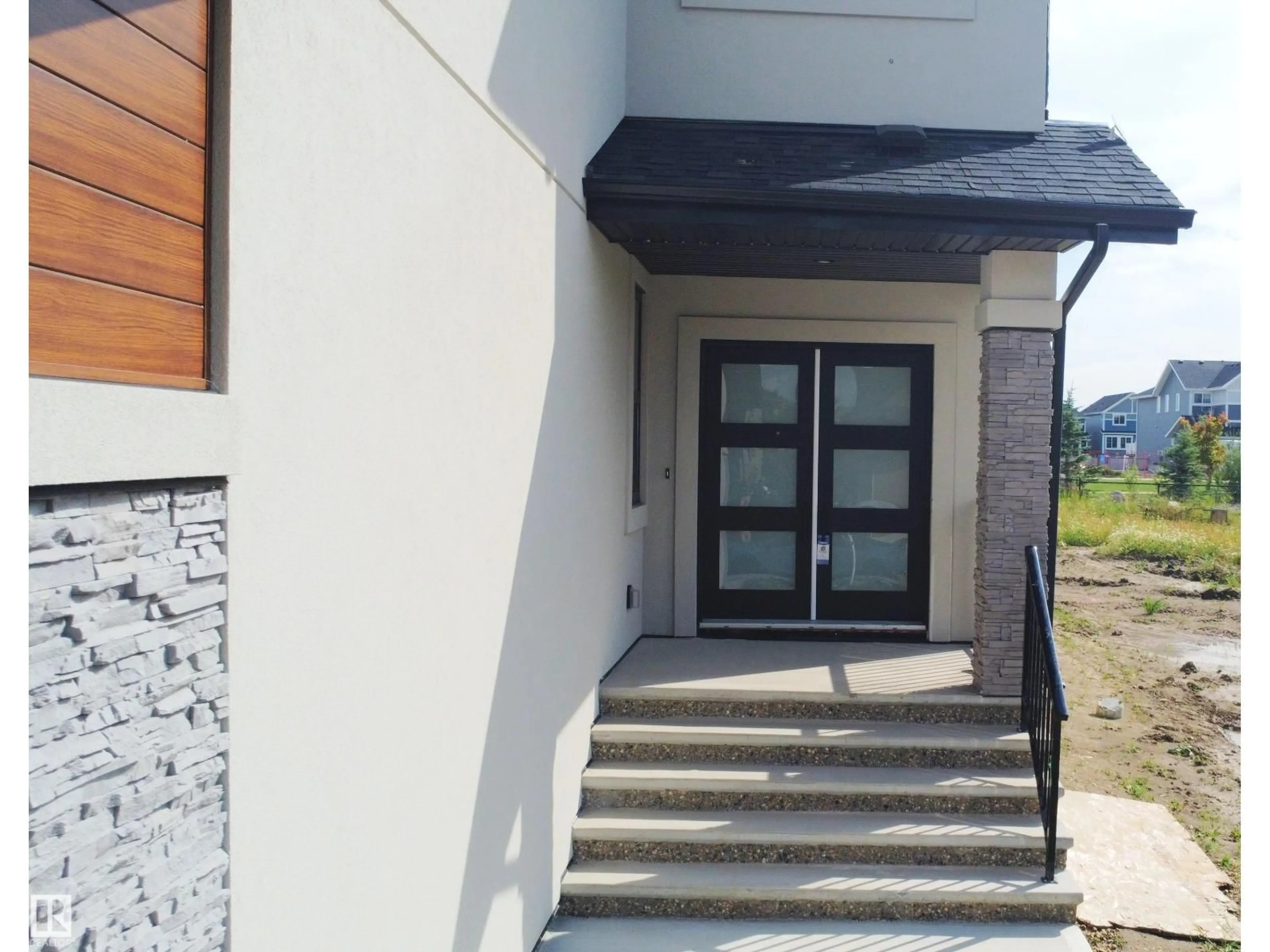 Indoor foyer for 165 EDGEWATER CIR, Leduc Alberta T9E1K5