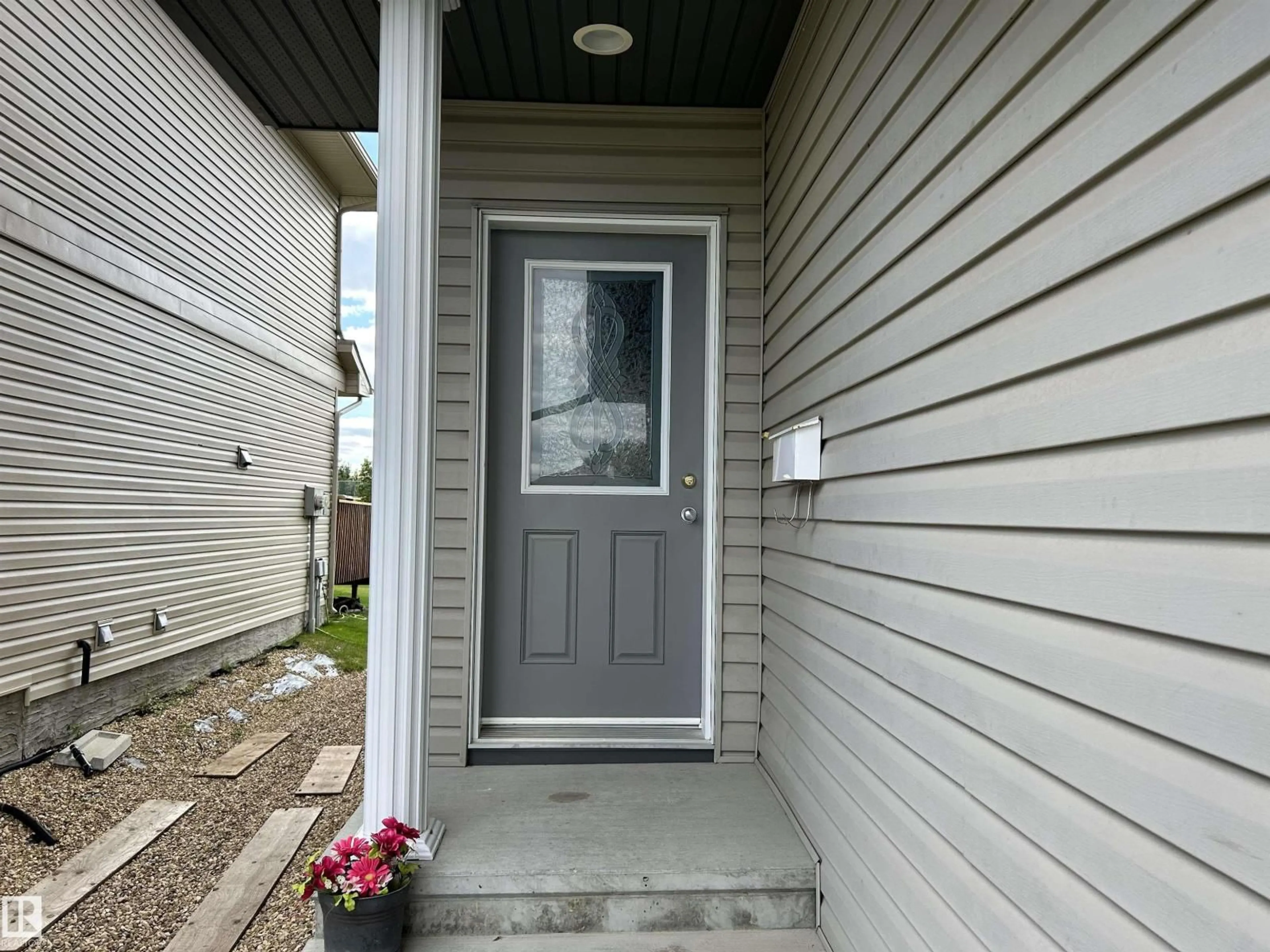 Indoor entryway for 116 WESTERRA BV, Stony Plain Alberta T7Z2Z7