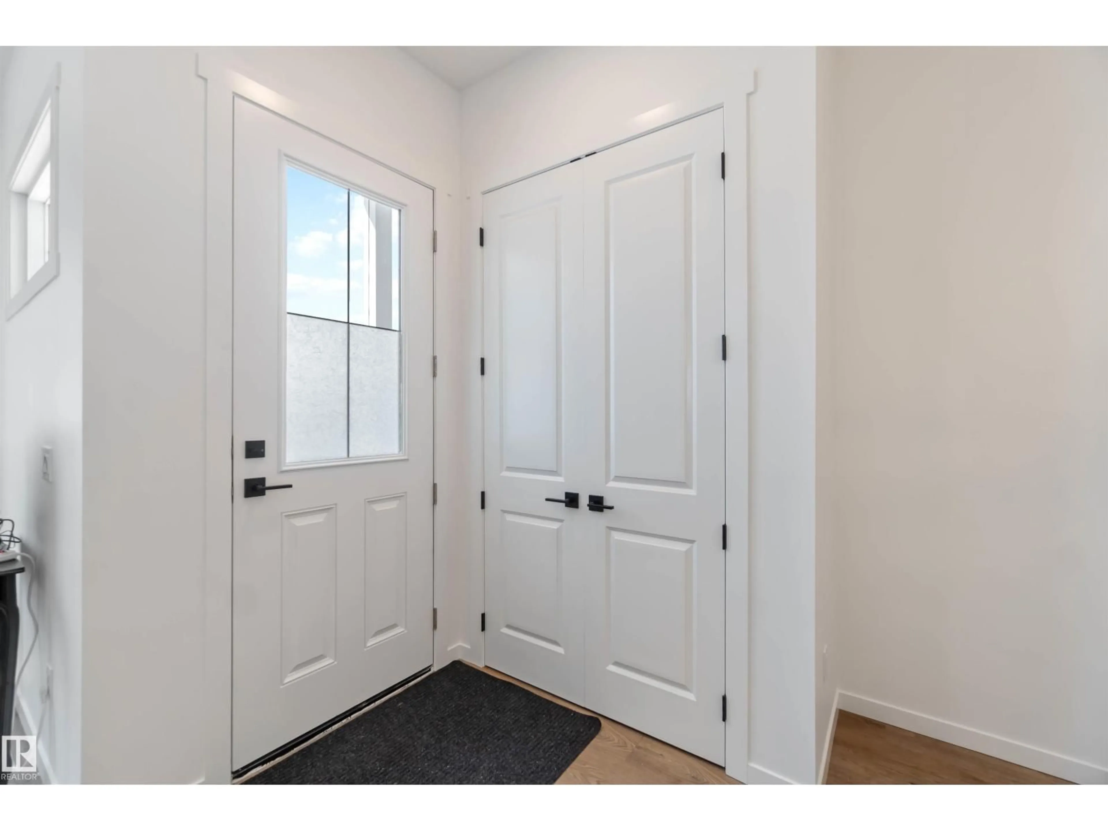 Indoor entryway for 19 DEER MEADOW, Fort Saskatchewan Alberta T8L0X9