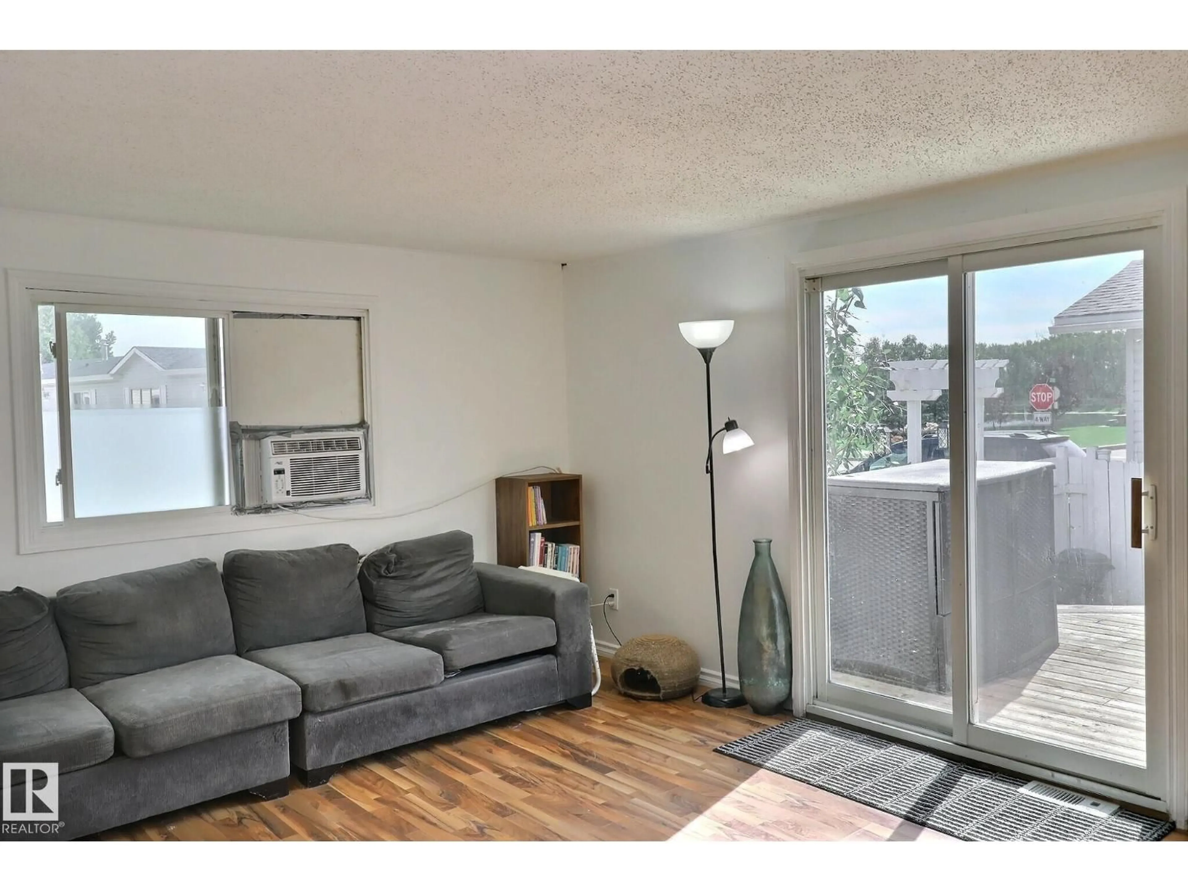 A pic of a room for 2522 PORT RD, Edmonton Alberta T5S1T7