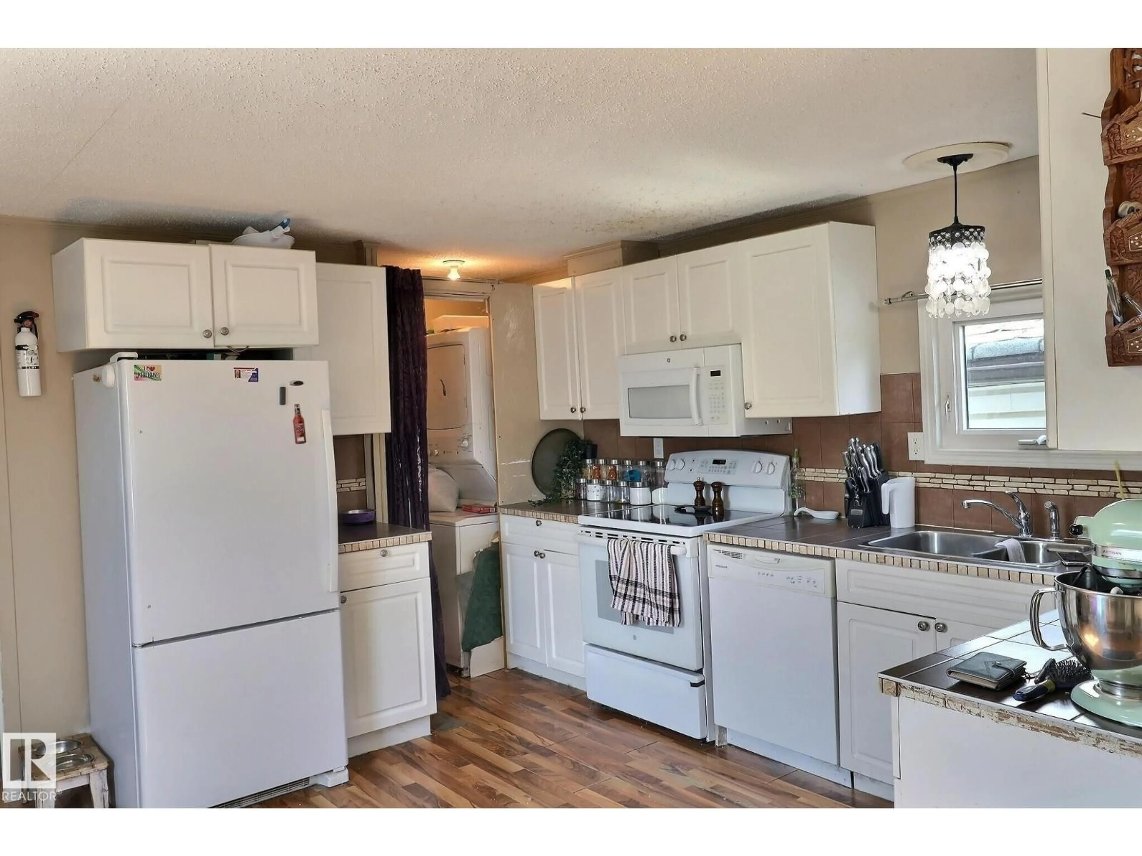 Open concept kitchen, unknown for 2522 PORT RD, Edmonton Alberta T5S1T7