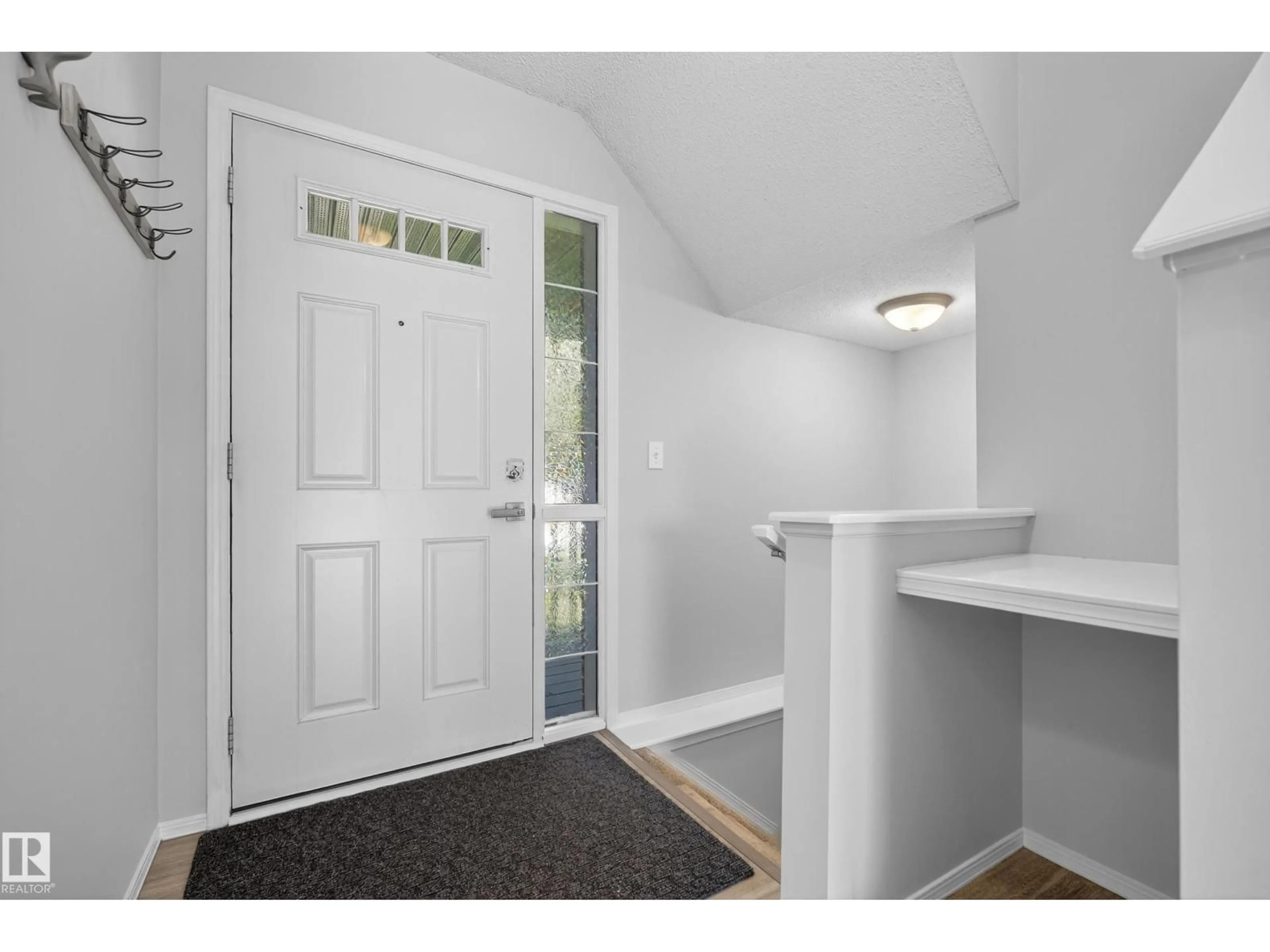 Indoor entryway for 52 NEVIS CL, St. Albert Alberta T8N0R7