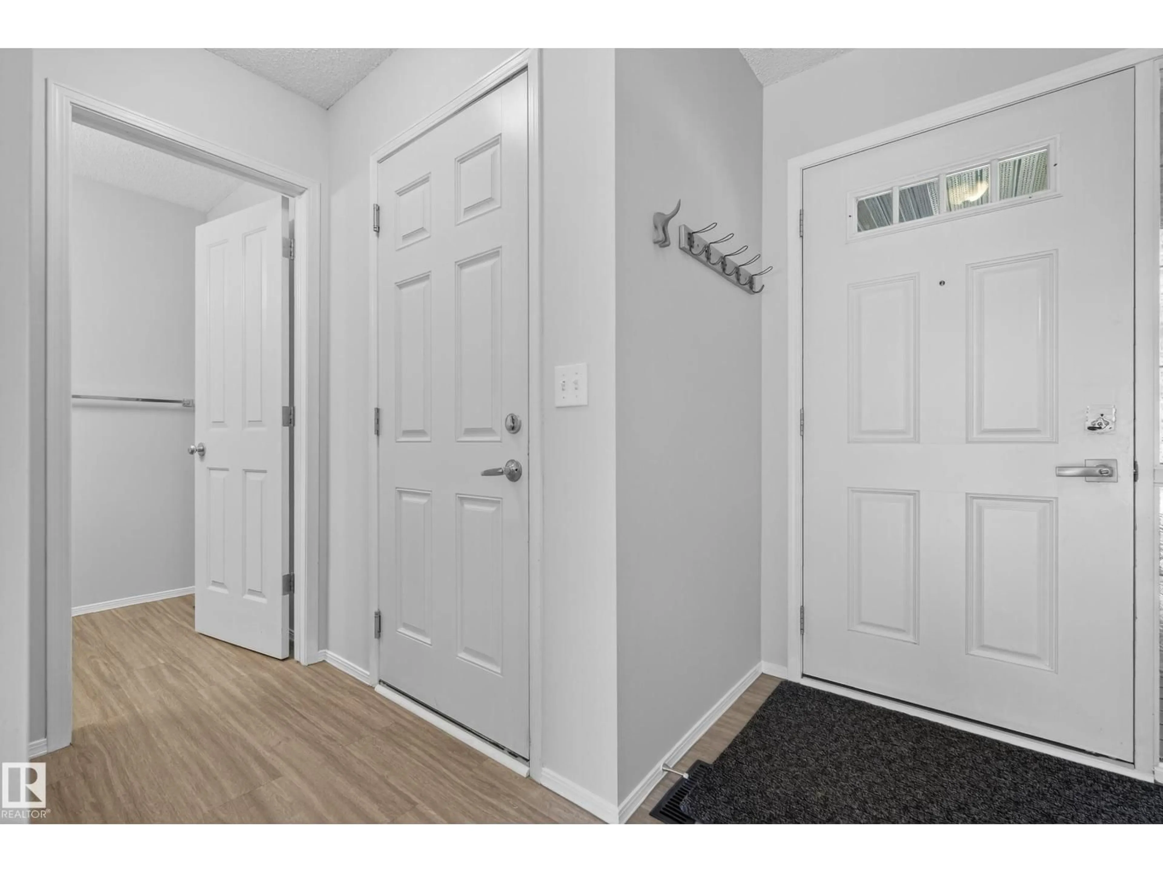 Indoor entryway for 52 NEVIS CL, St. Albert Alberta T8N0R7