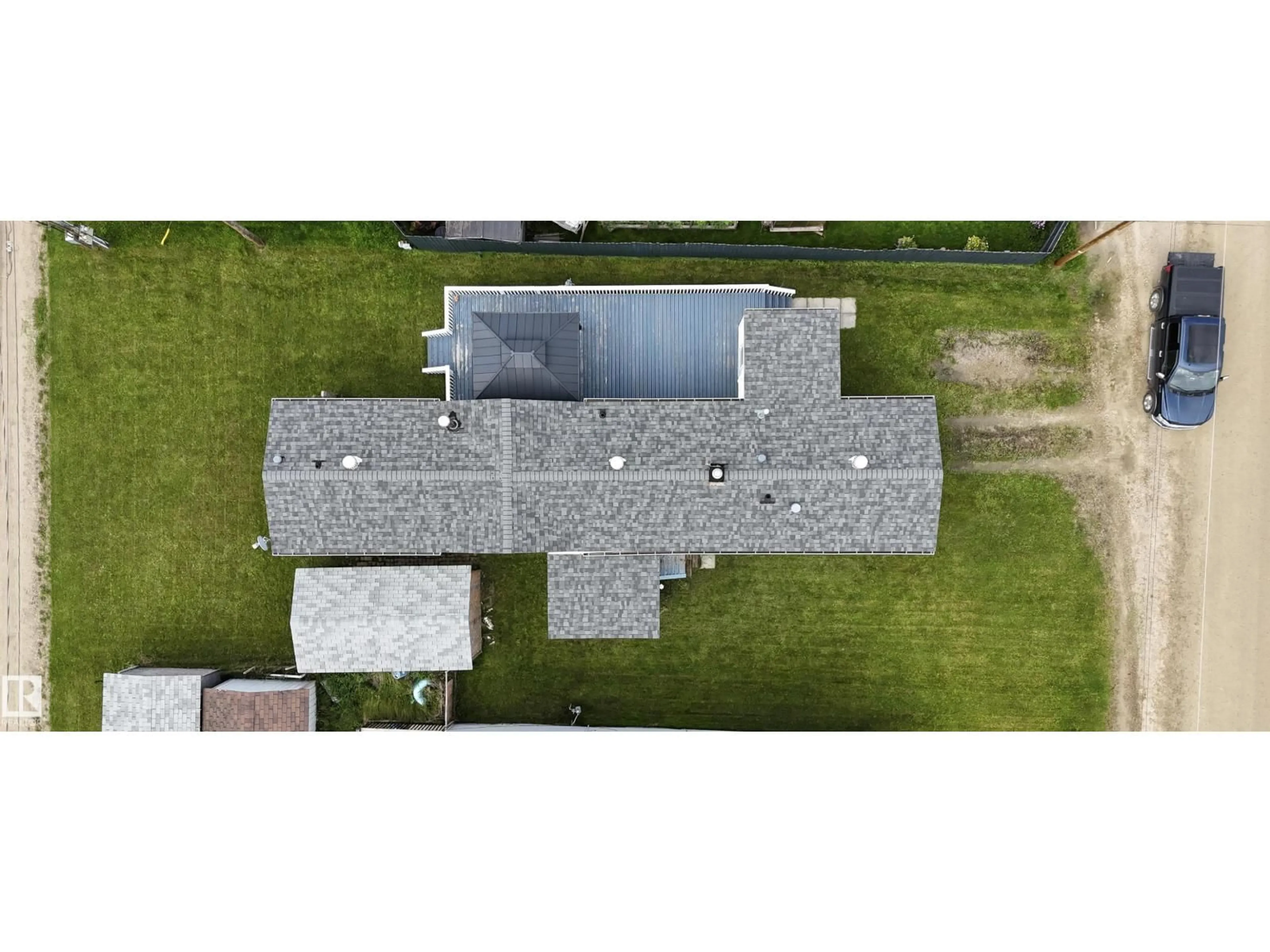 A pic from outside/outdoor area/front of a property/back of a property/a pic from drone, building for 49301 - 329 RR 80, Rural Brazeau County Alberta T7A1L7