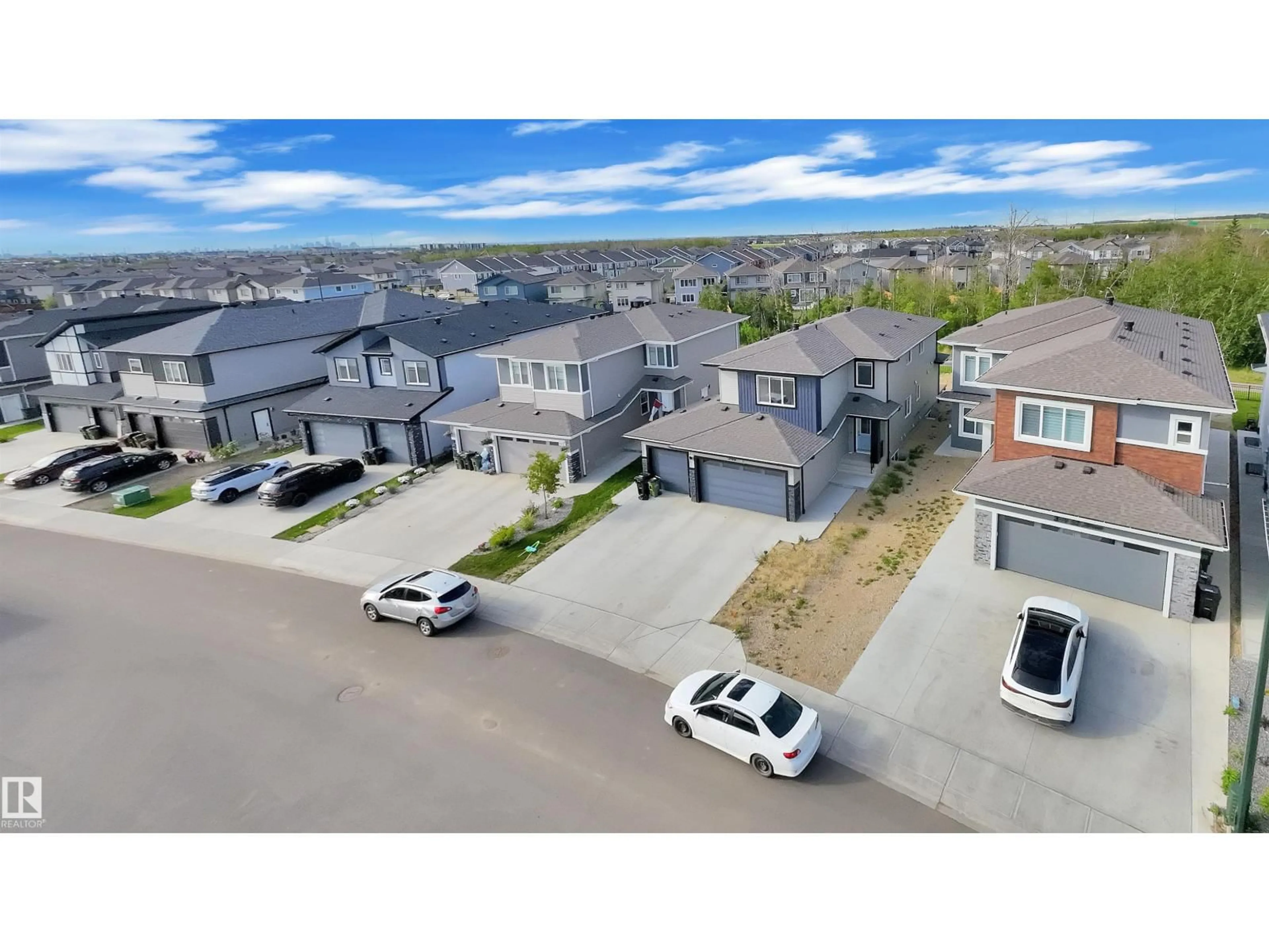 A pic from outside/outdoor area/front of a property/back of a property/a pic from drone, street for 348 33 AV, Edmonton Alberta T6T2S8