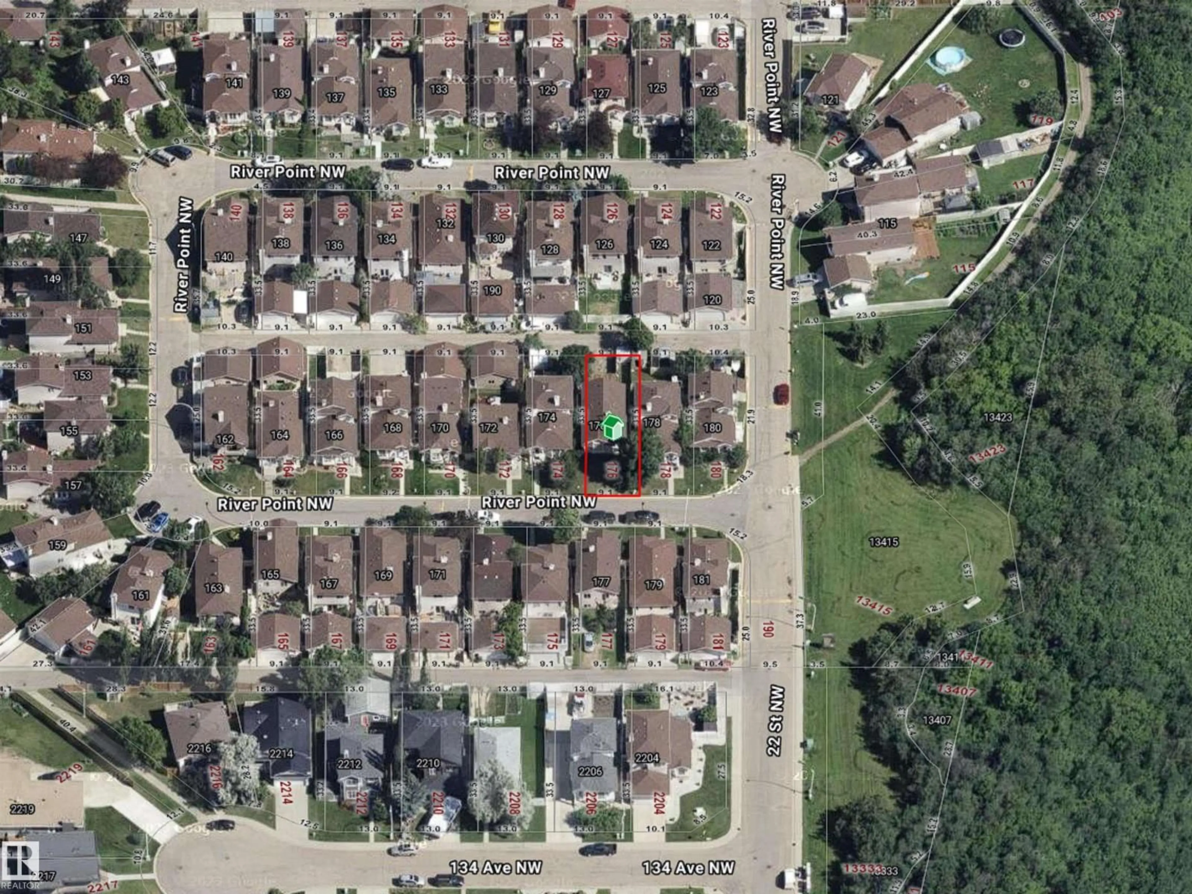 A pic from outside/outdoor area/front of a property/back of a property/a pic from drone, street for 176 RIVER PT, Edmonton Alberta T5A4Y5