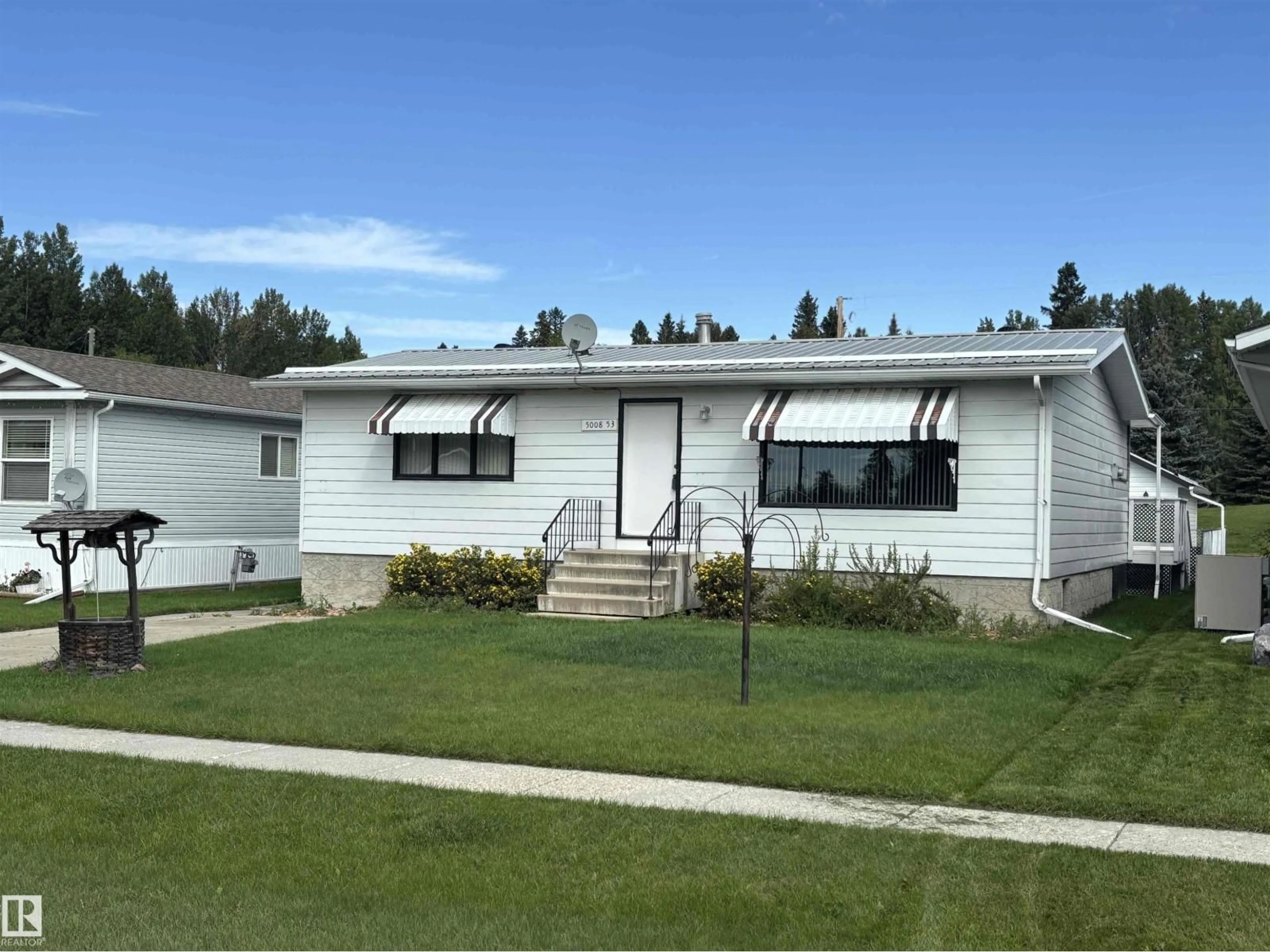 Home with vinyl exterior material, street for 5008 53 AVE, Breton Alberta T0C0P0