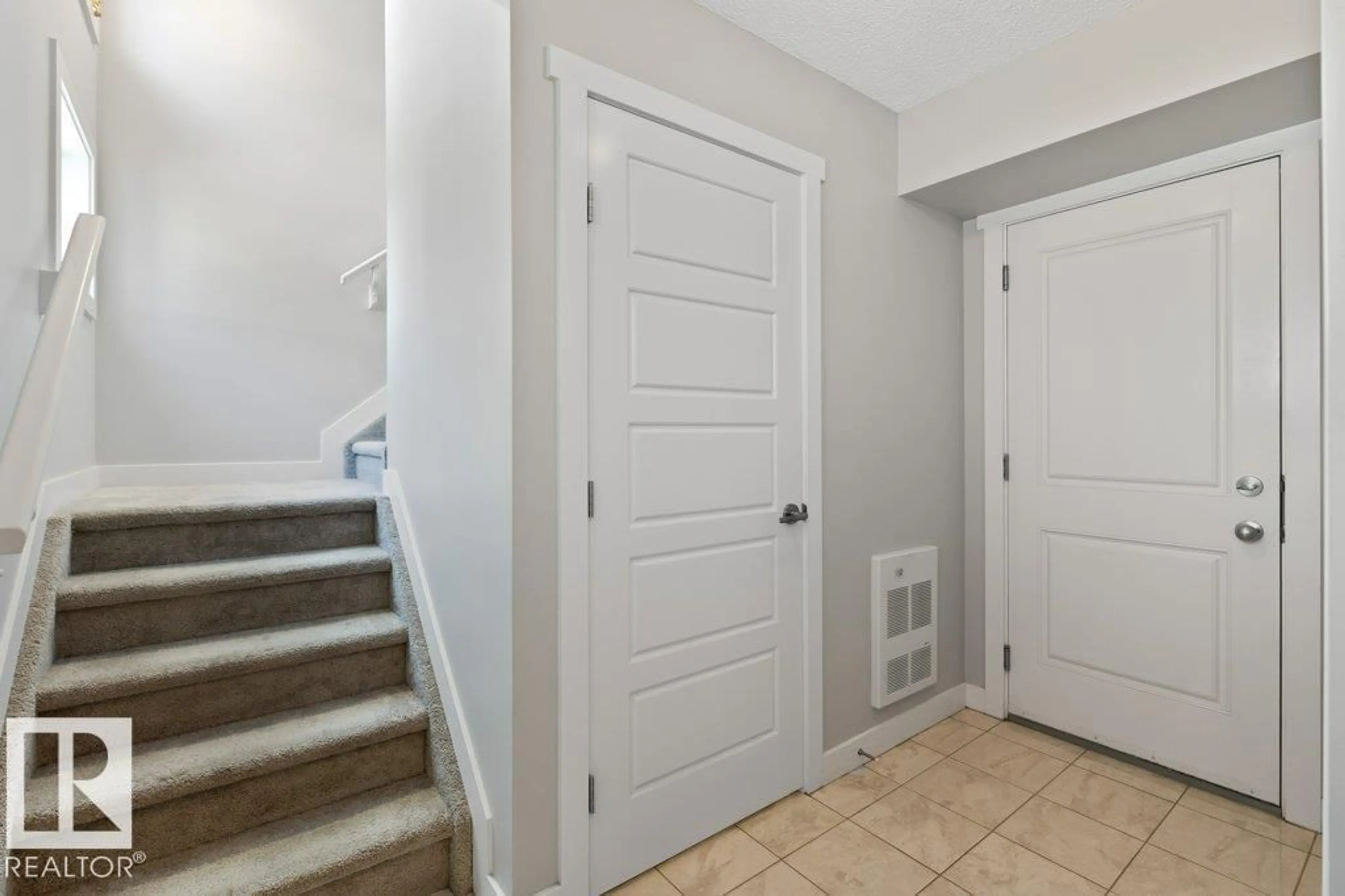 Indoor entryway for #37 - 12815 CUMBERLAND RD, Edmonton Alberta T6V0M2