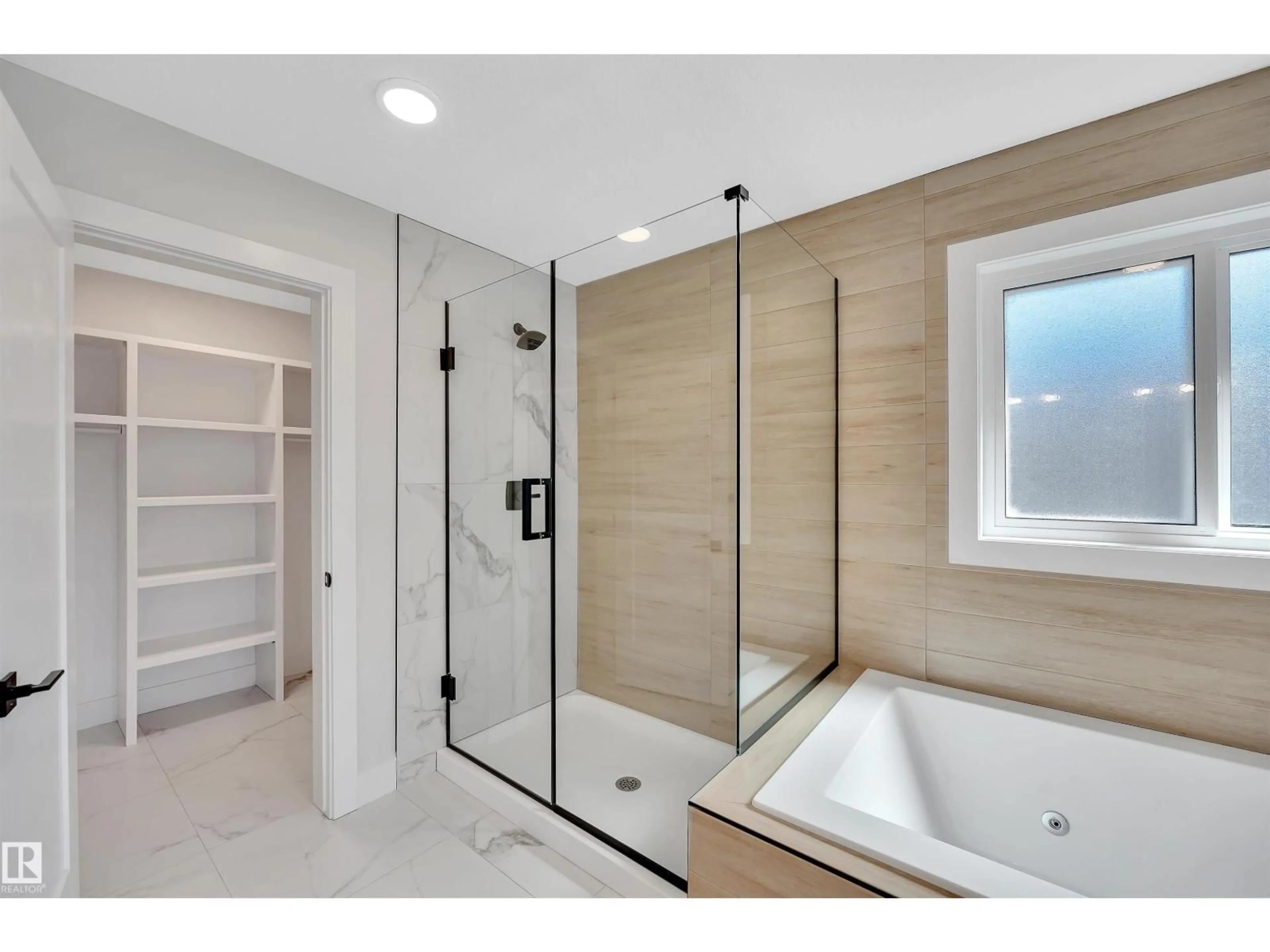 Contemporary bathroom, ceramic/tile floor for 5 HILLWOOD TC, Spruce Grove Alberta T7X0X4