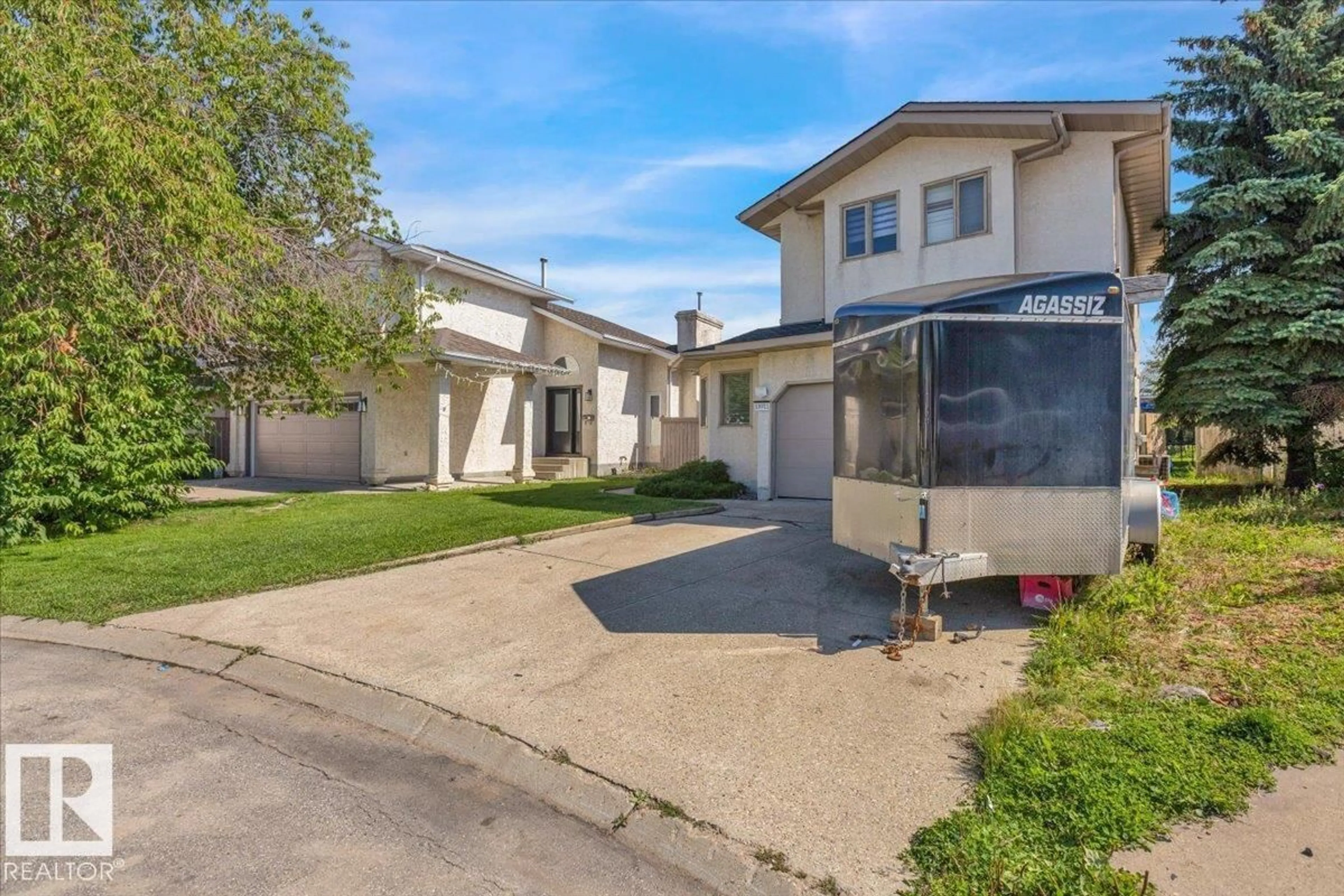 A pic from outside/outdoor area/front of a property/back of a property/a pic from drone, street for 18911 58 AV, Edmonton Alberta T6M2G6