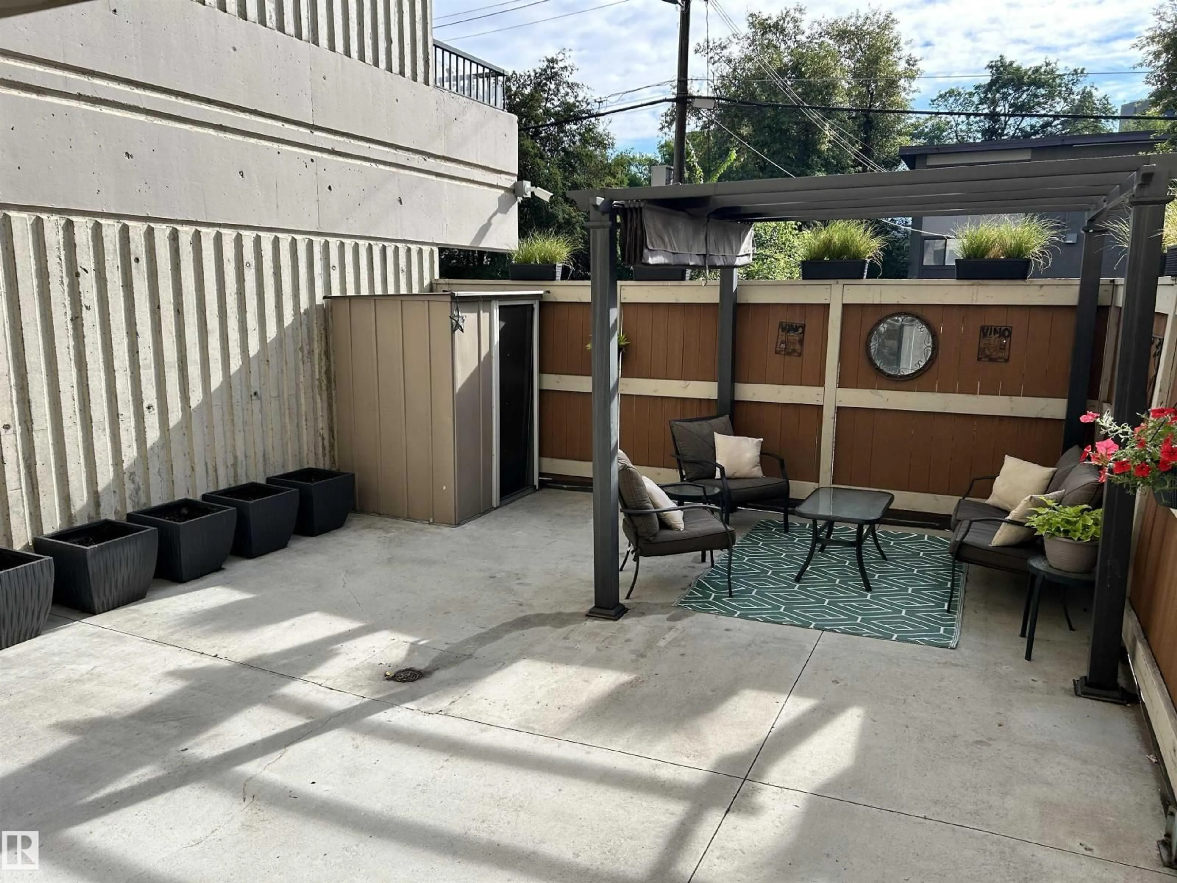Patio, street for #104 - 10175 114 ST, Edmonton Alberta T5K2L4