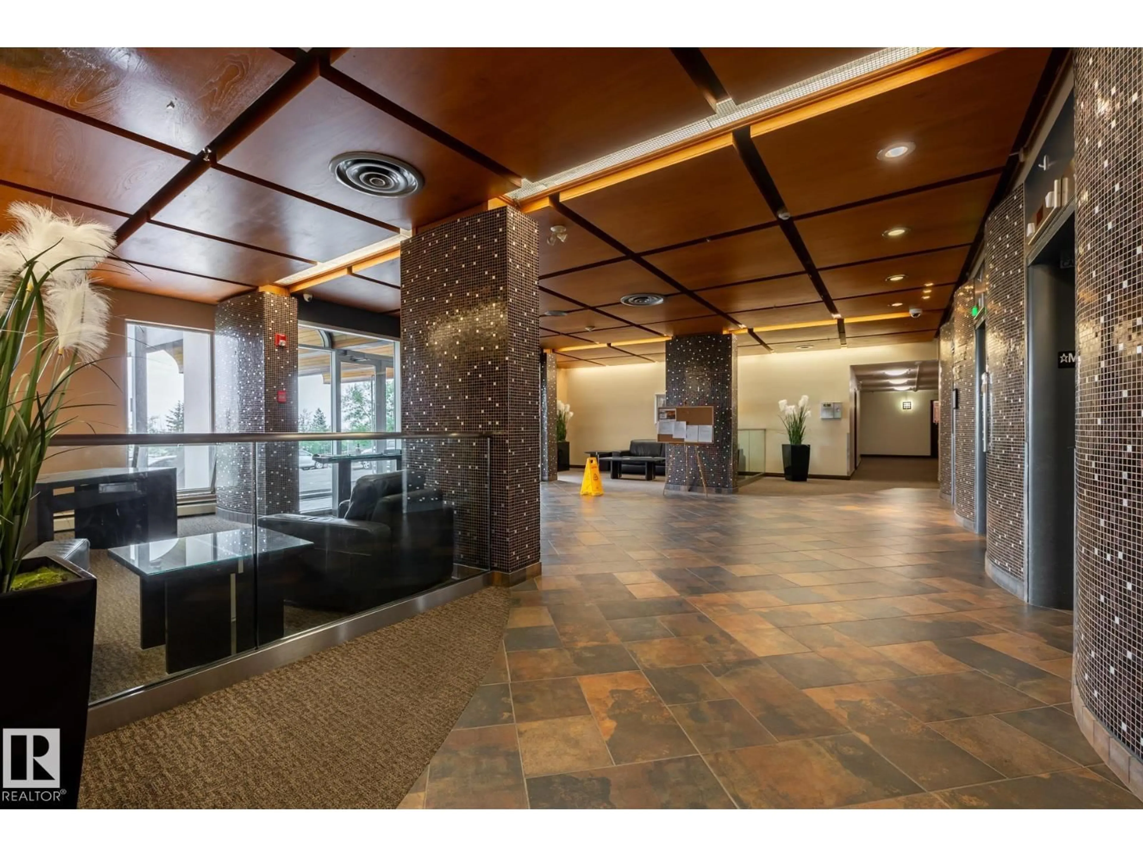 Indoor foyer for 10883 - 911 SASKATCHEWAN DR, Edmonton Alberta T6E4S6
