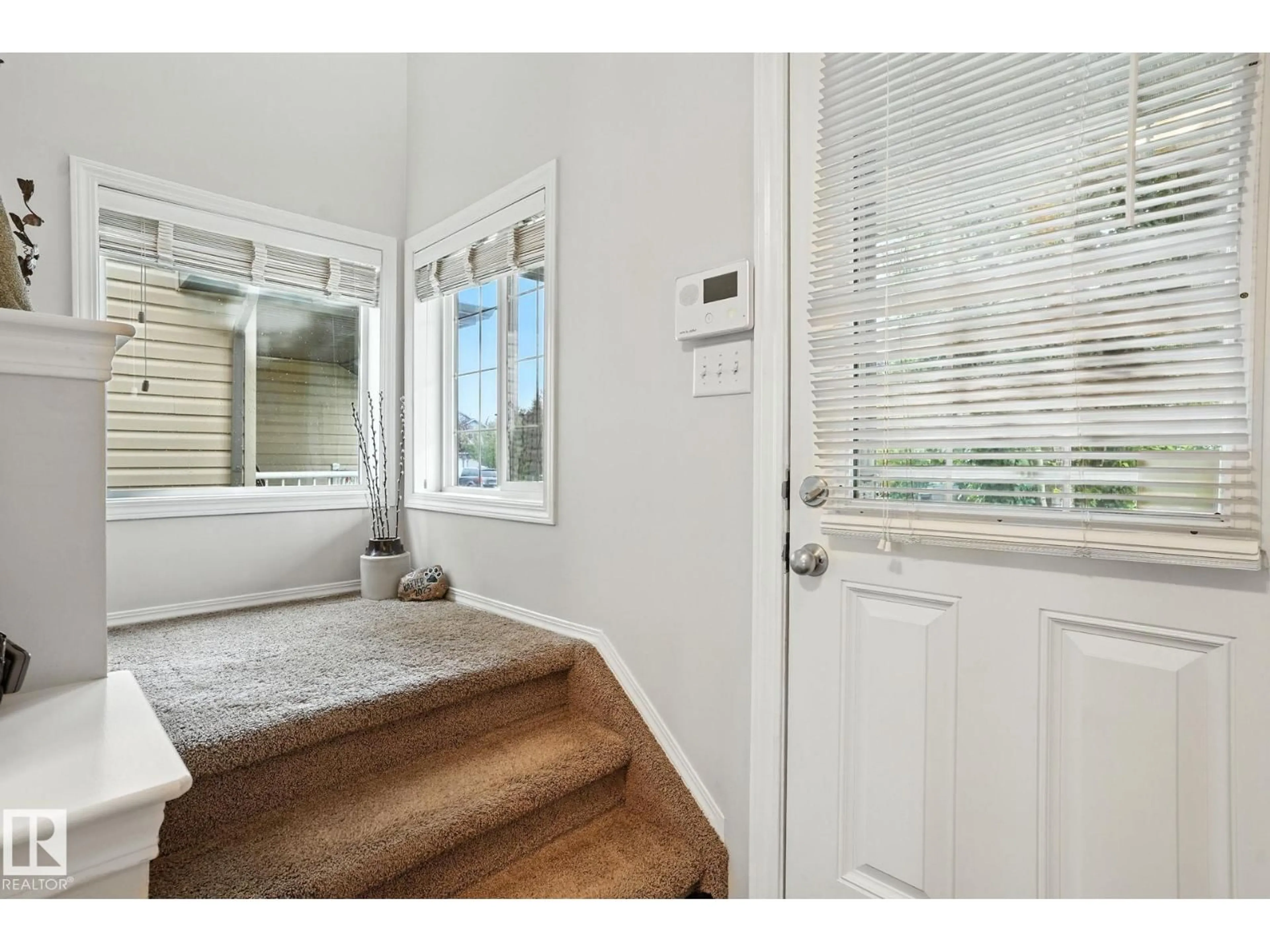 Indoor entryway for 717 82 ST, Edmonton Alberta T6X1L8