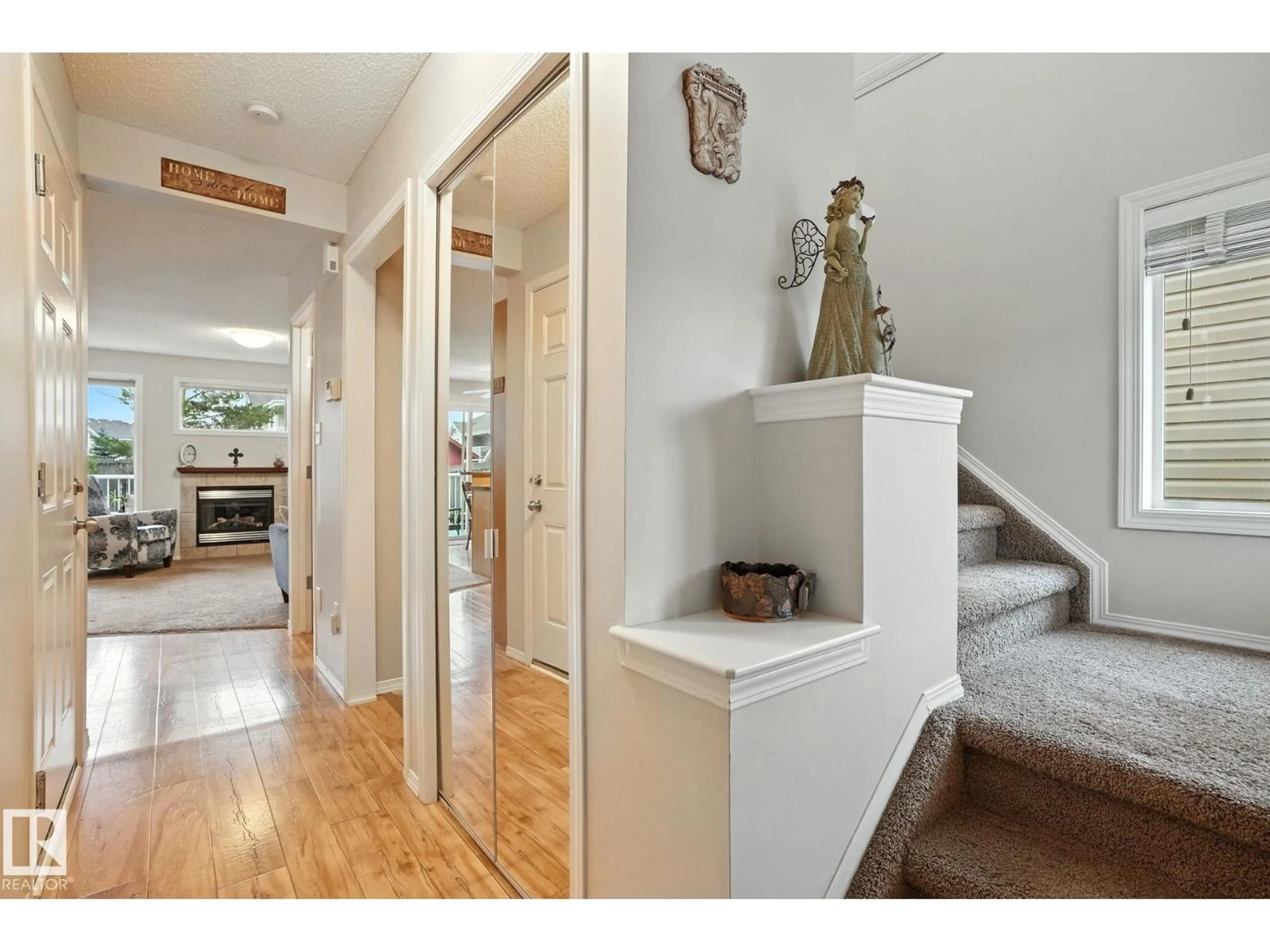 Indoor entryway for 717 82 ST, Edmonton Alberta T6X1L8