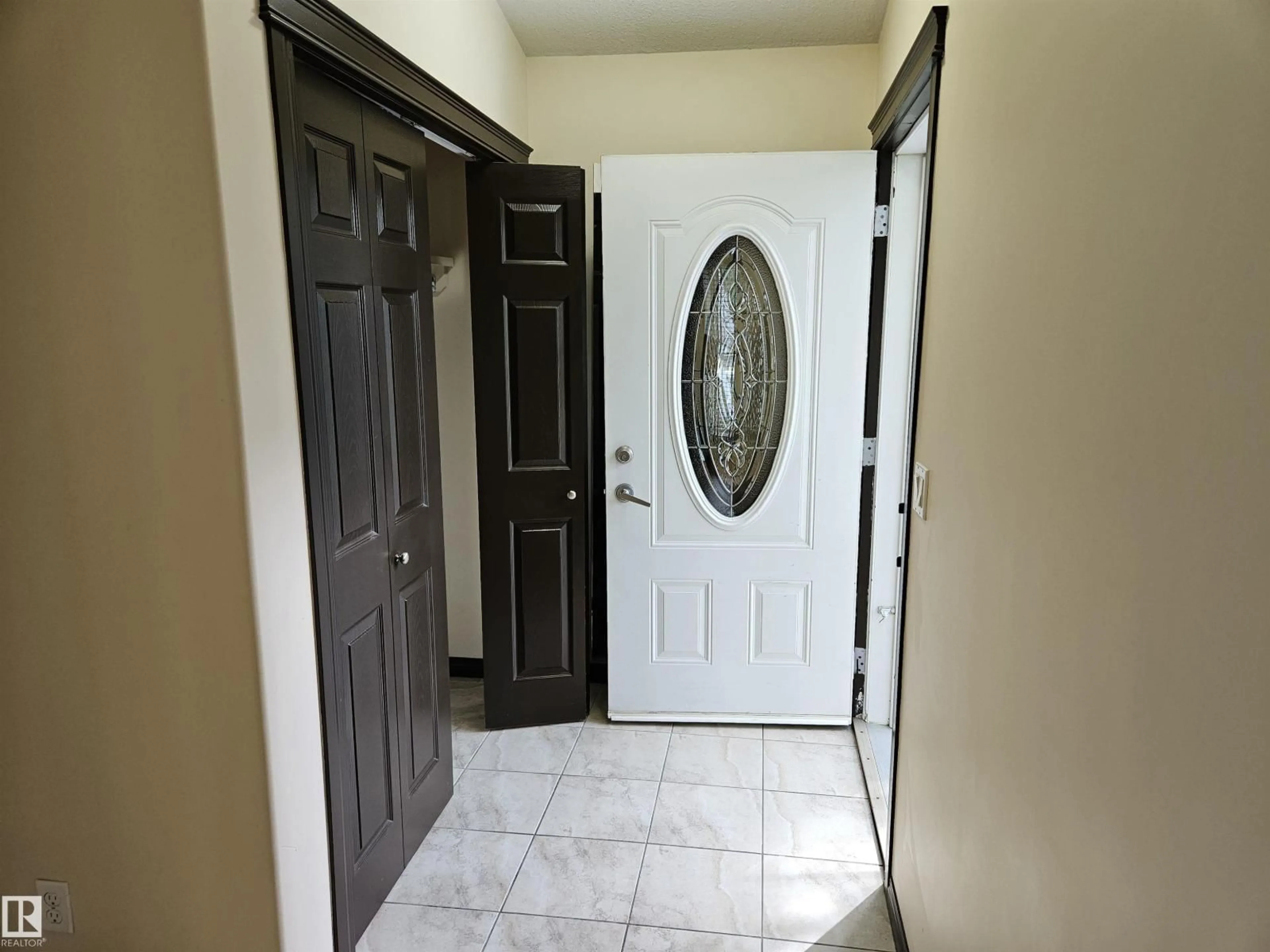 Indoor entryway for NW - 12037 58 ST, Edmonton Alberta T5W3X2