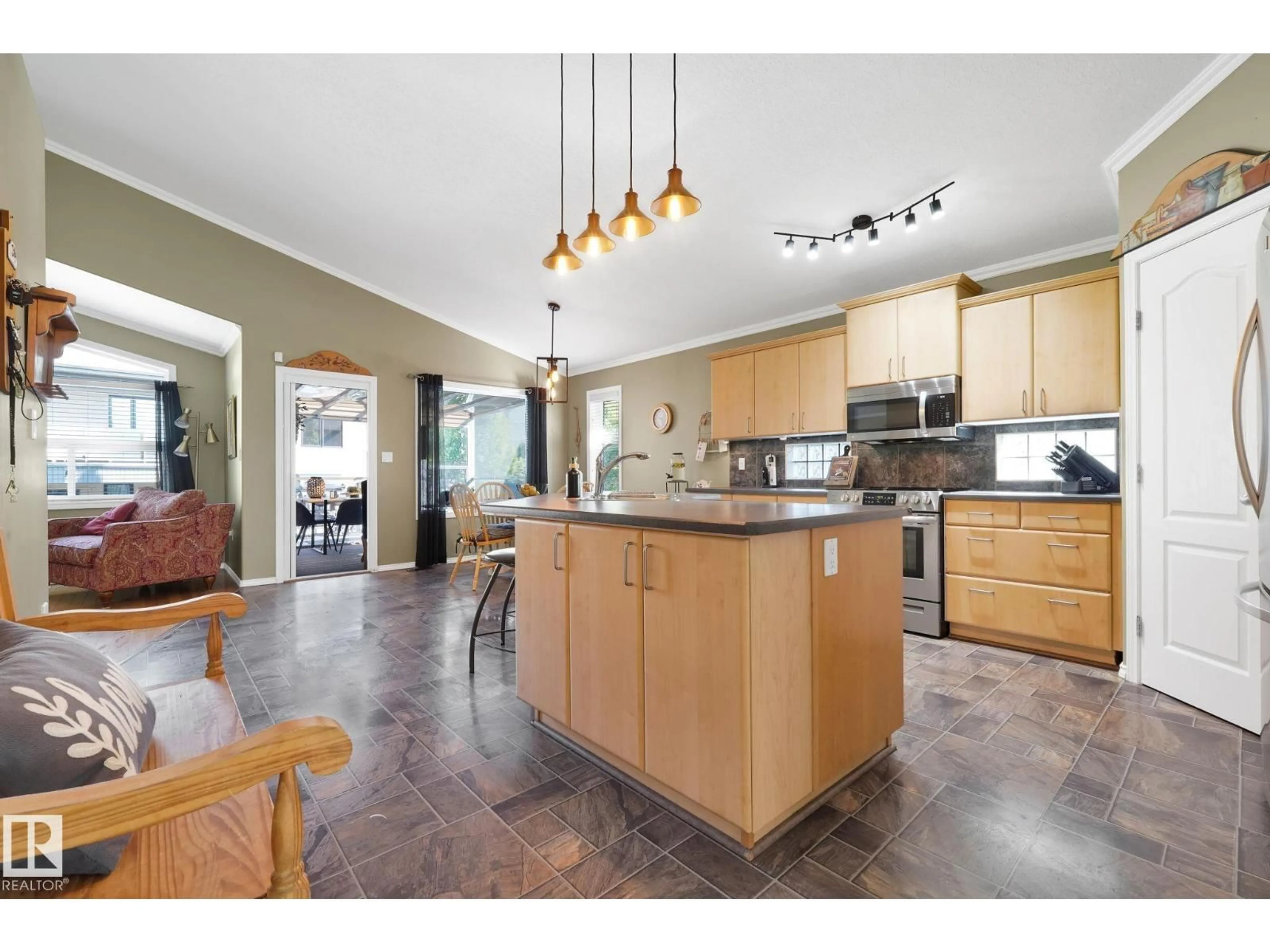 Open concept kitchen, ceramic/tile floor for 169 KINGSWOOD BV, St. Albert Alberta T8N6V4