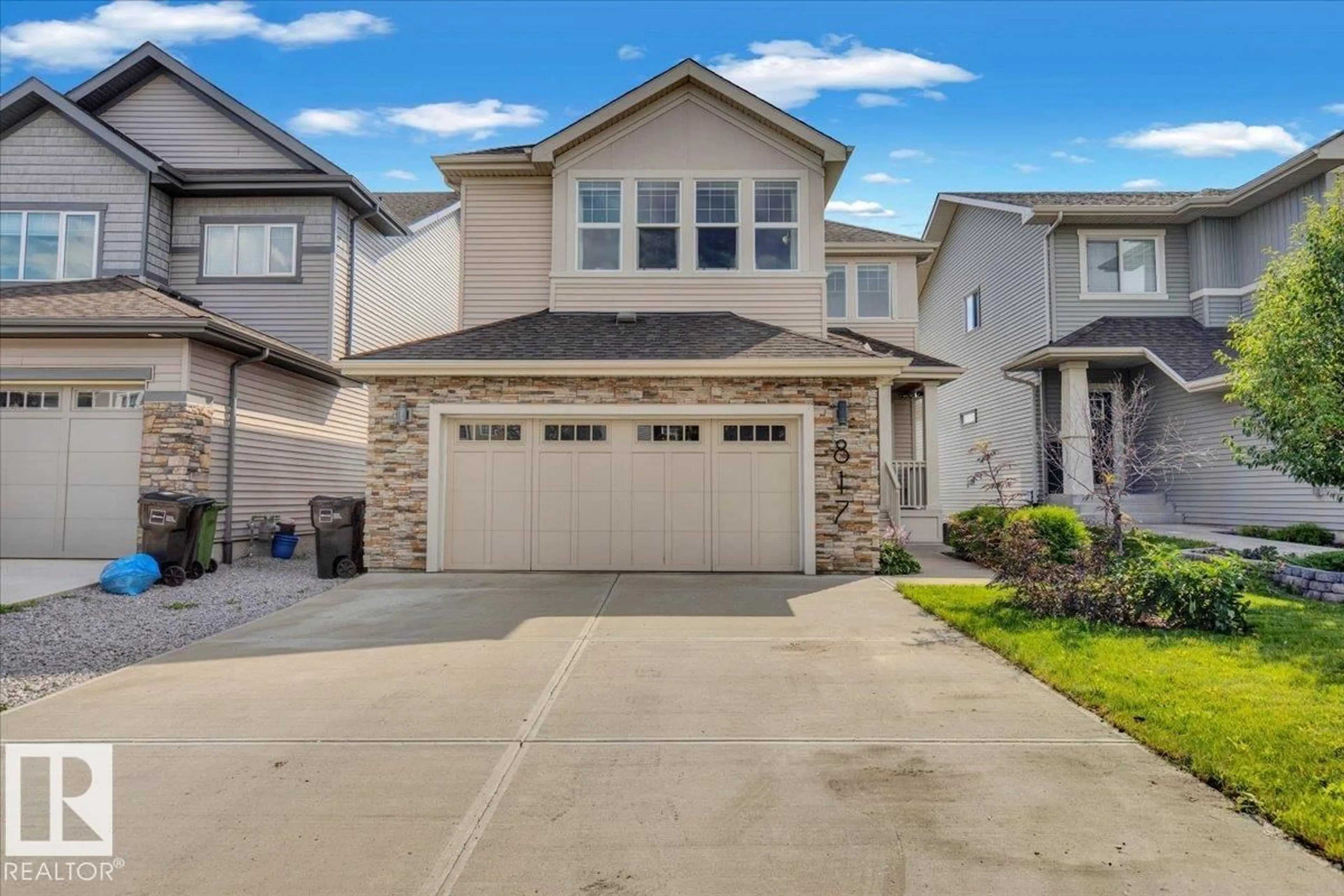 Home with vinyl exterior material, street for LI NW - 817 EAGLESON LINK, Edmonton Alberta T6M0V3