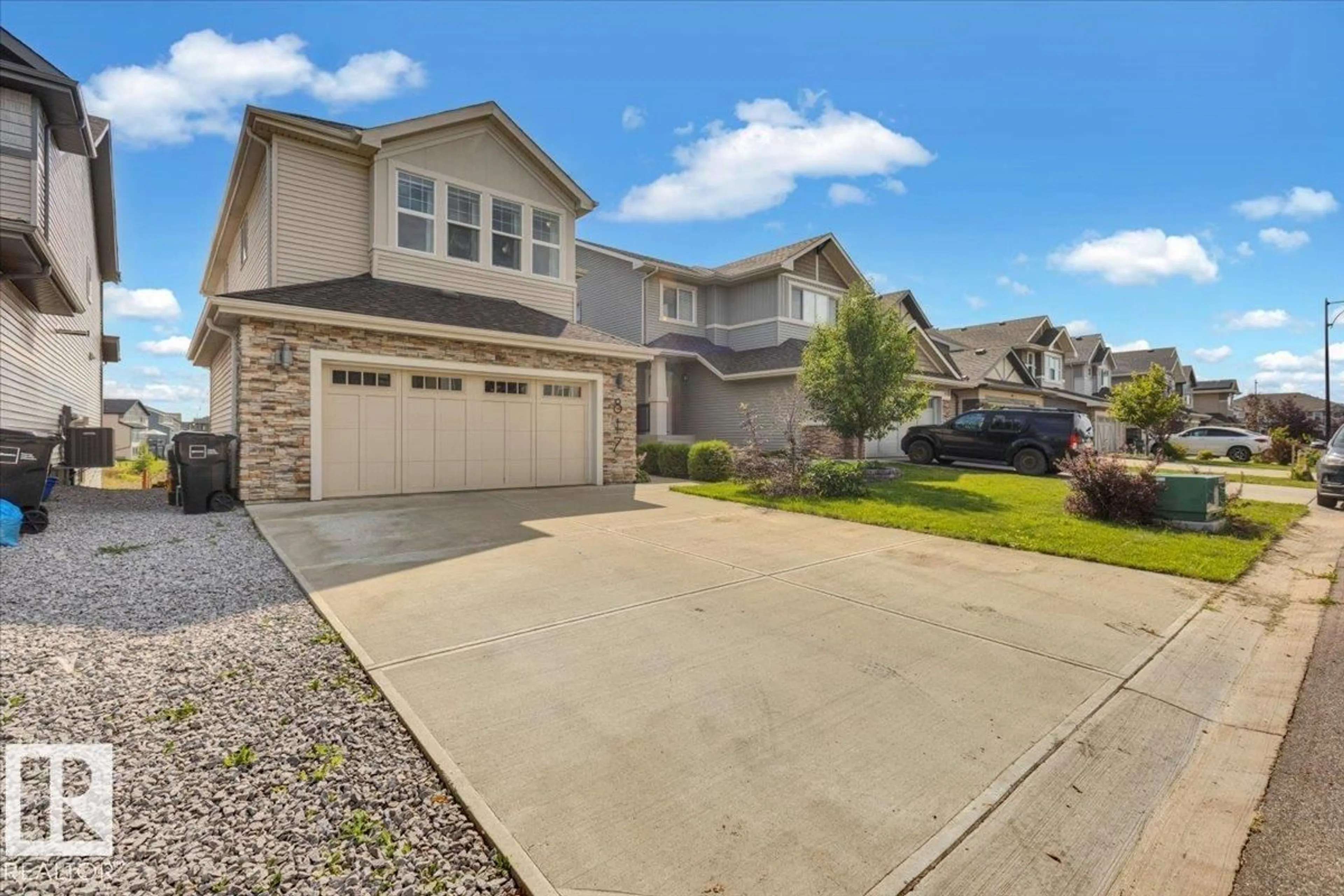 Home with vinyl exterior material, street for LI NW - 817 EAGLESON LINK, Edmonton Alberta T6M0V3