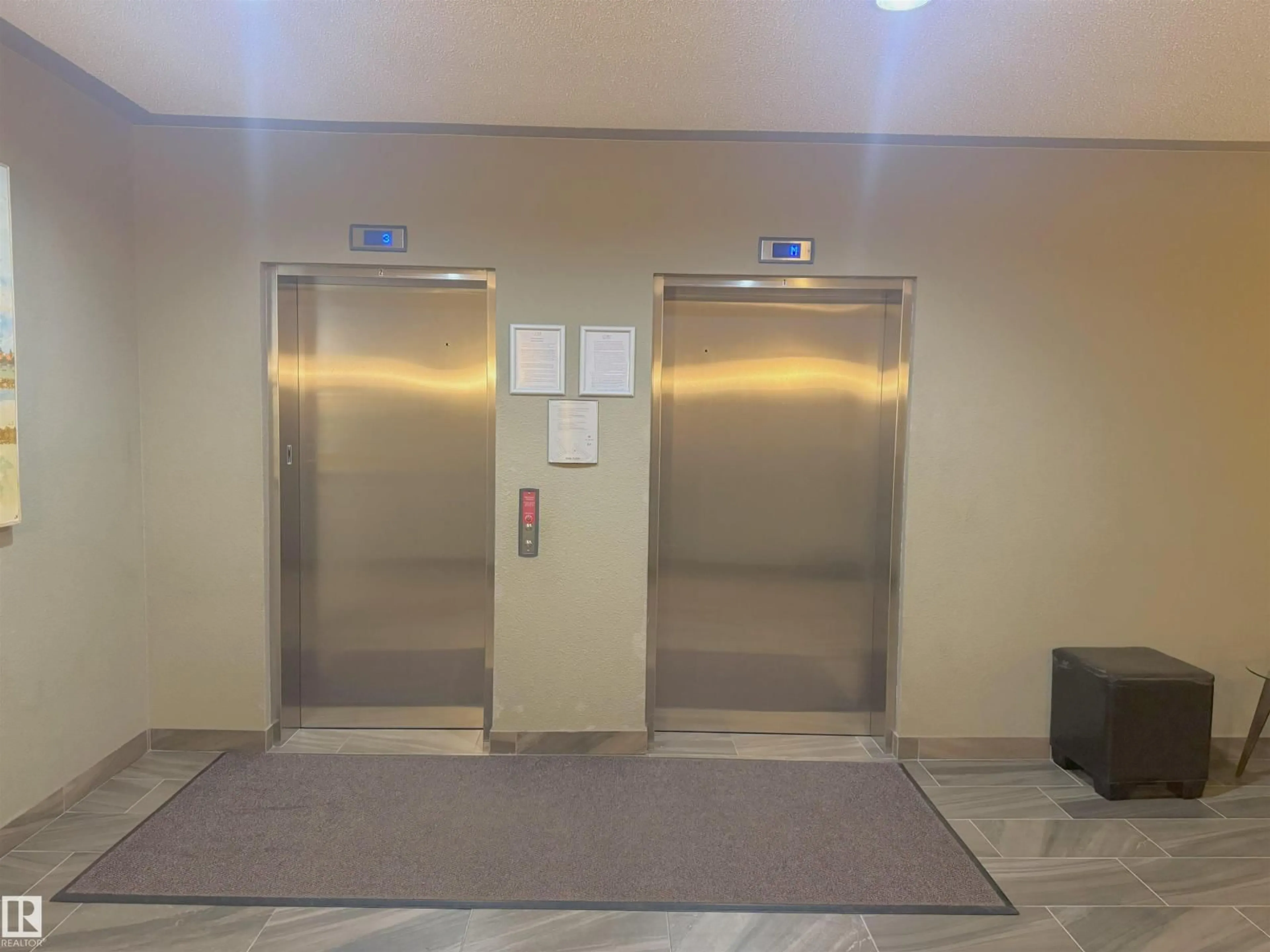 Indoor foyer for #449 - 1520 HAMMOND GATE NW, Edmonton Alberta T6M0J4