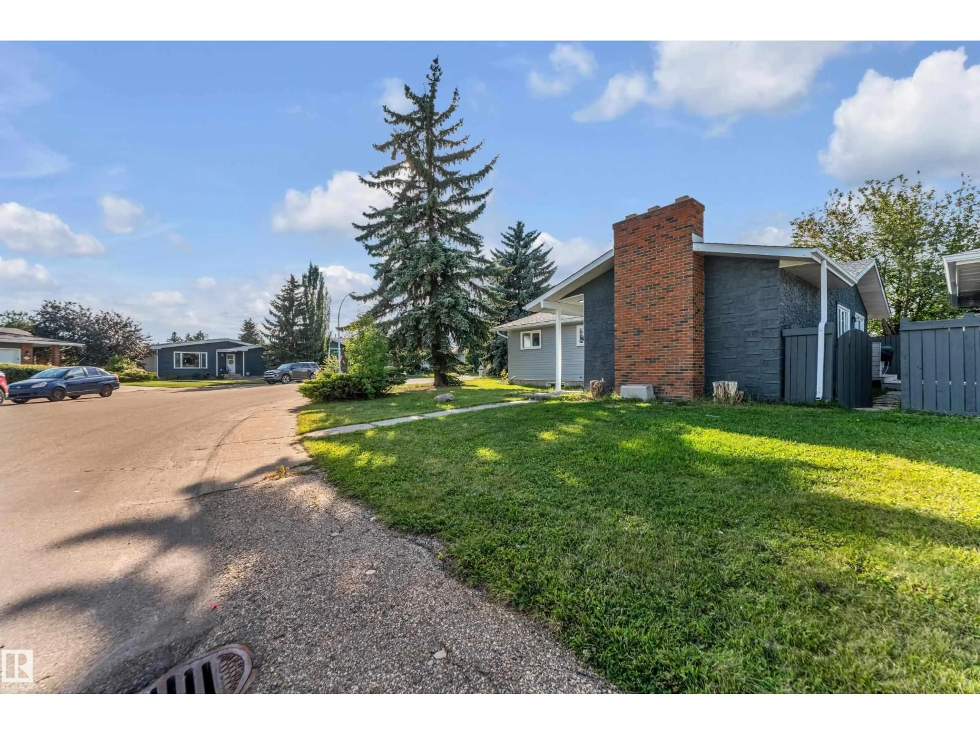 A pic from outside/outdoor area/front of a property/back of a property/a pic from drone, unknown for 3508 84 ST, Edmonton Alberta T6K0H3