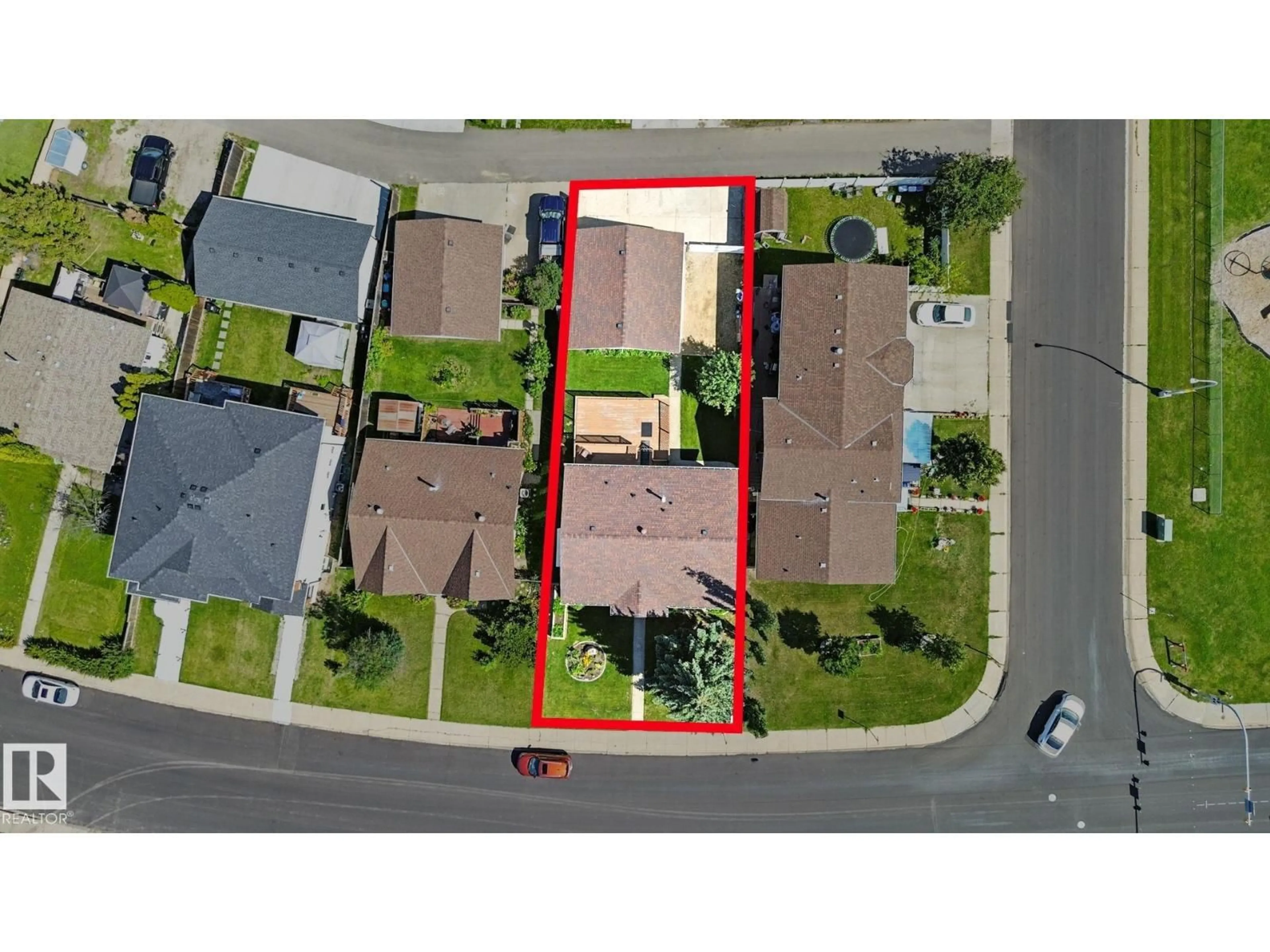A pic from outside/outdoor area/front of a property/back of a property/a pic from drone, street for 1893 48 ST, Edmonton Alberta T6L2T3
