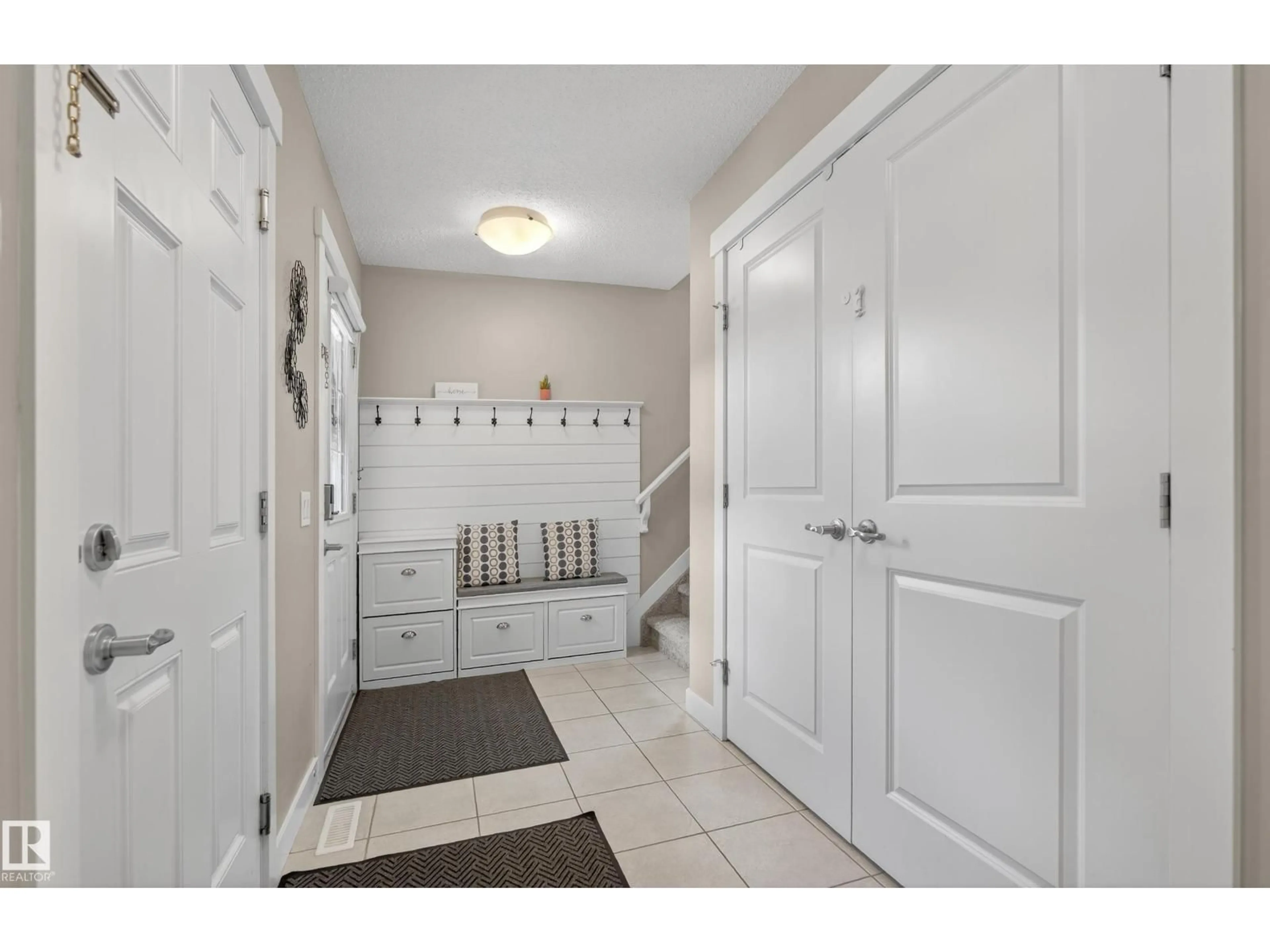 Indoor entryway for 418 ARMITAGE RD, Sherwood Park Alberta T8H0A7