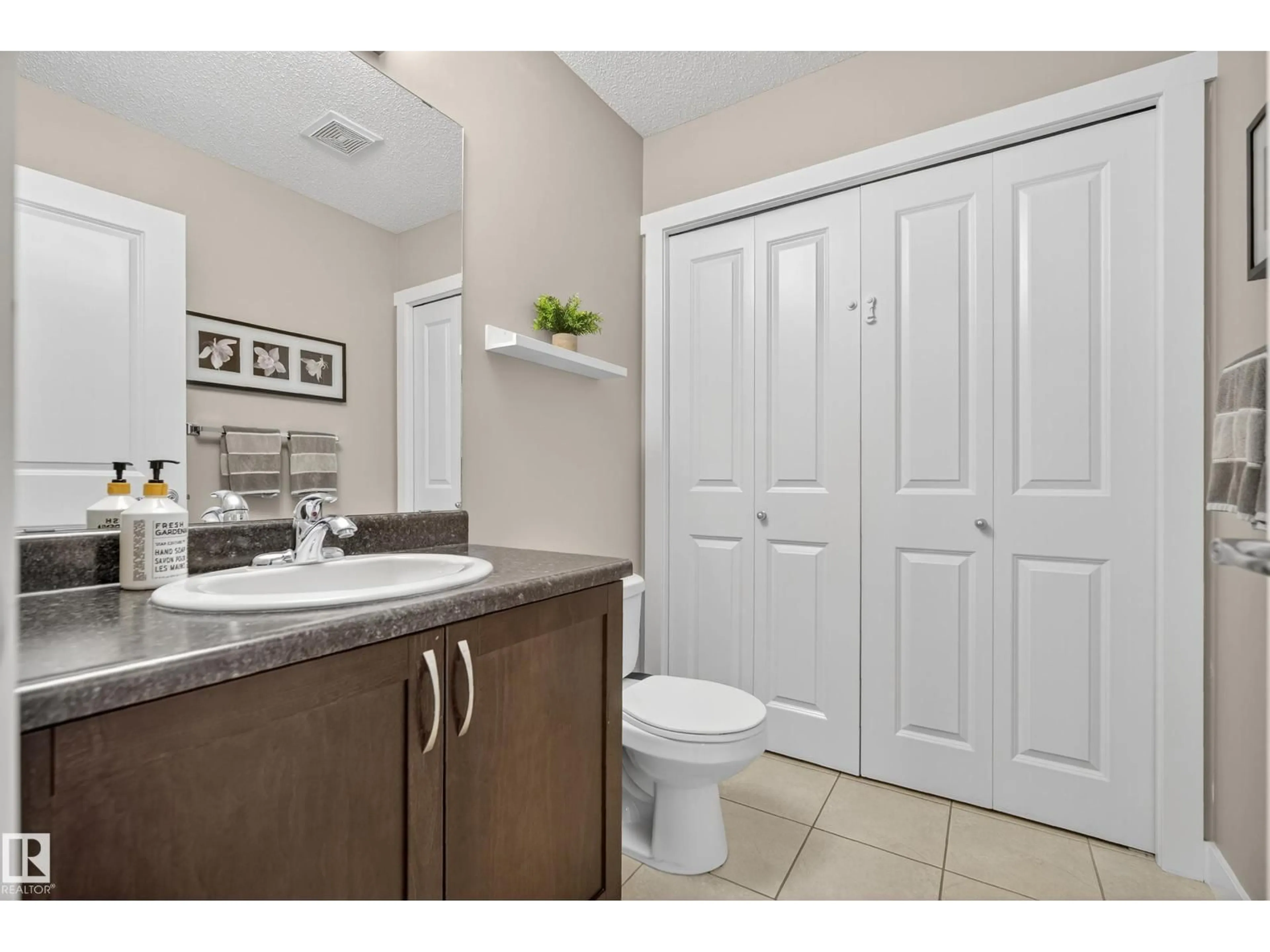 Standard bathroom, ceramic/tile floor for 418 ARMITAGE RD, Sherwood Park Alberta T8H0A7