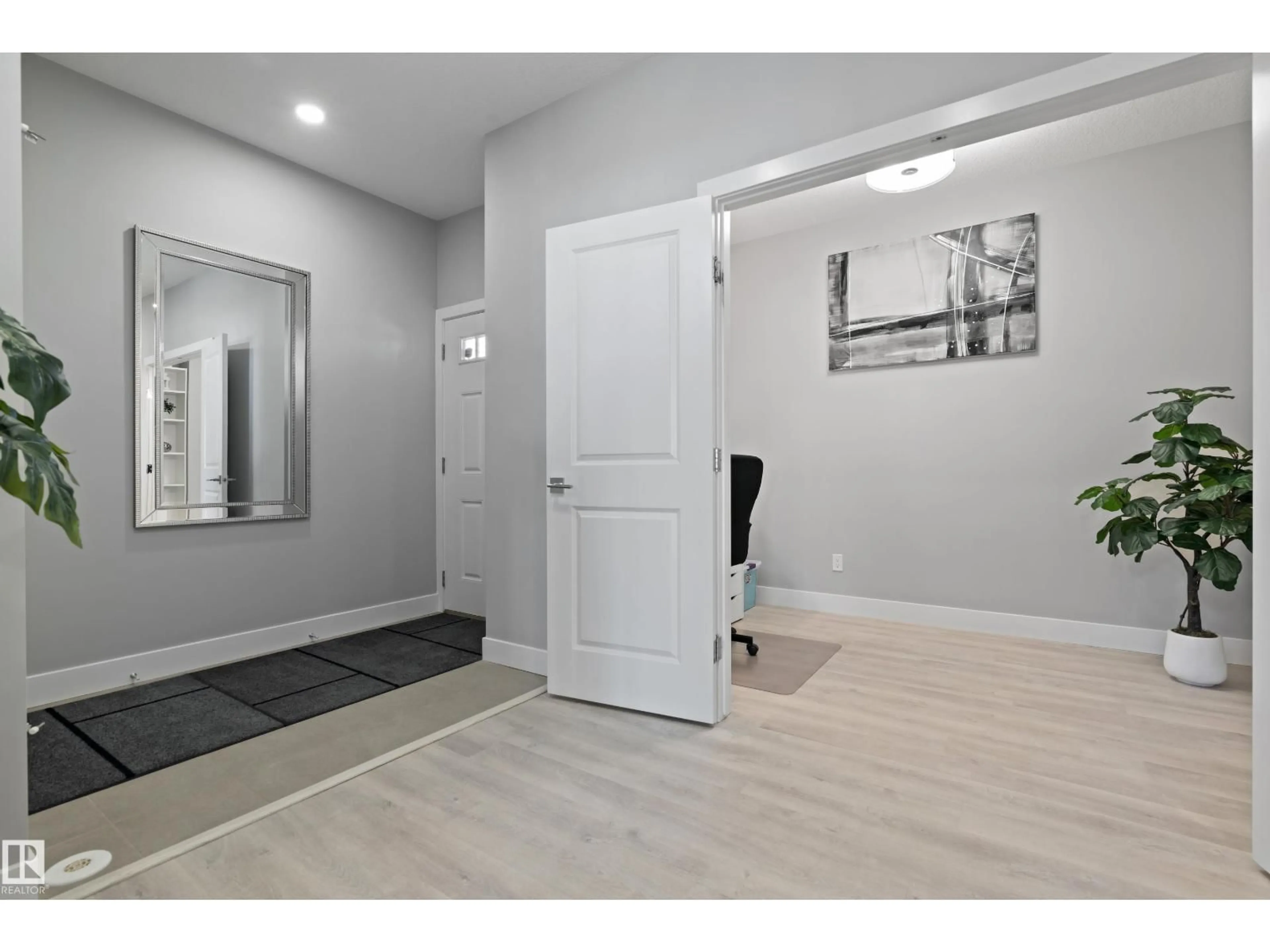 Indoor entryway for 2654 DONAGHEY CR, Edmonton Alberta T6W4T1