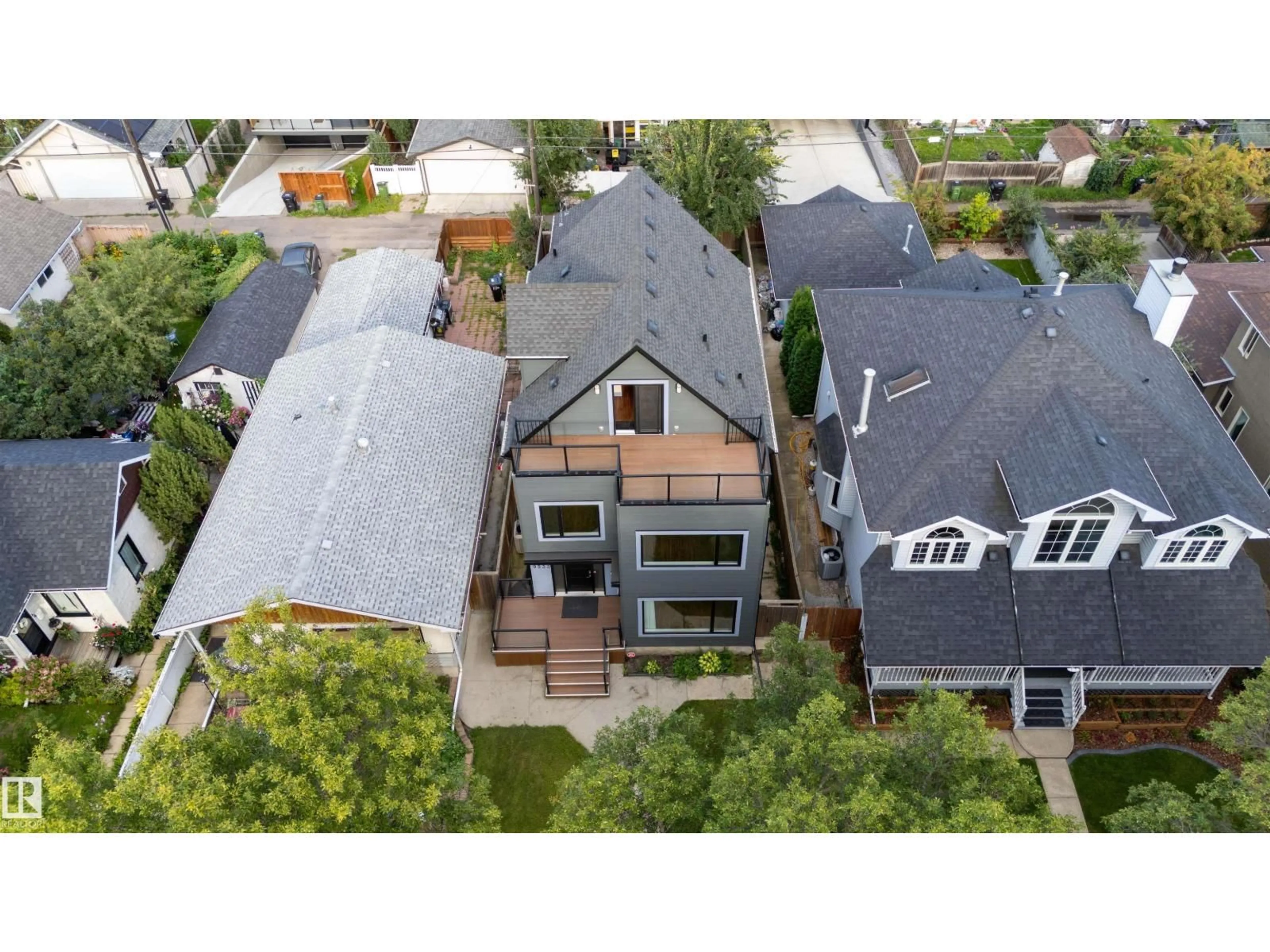 A pic from outside/outdoor area/front of a property/back of a property/a pic from drone, street for 9533 101 STREET, Edmonton Alberta T5K0W6