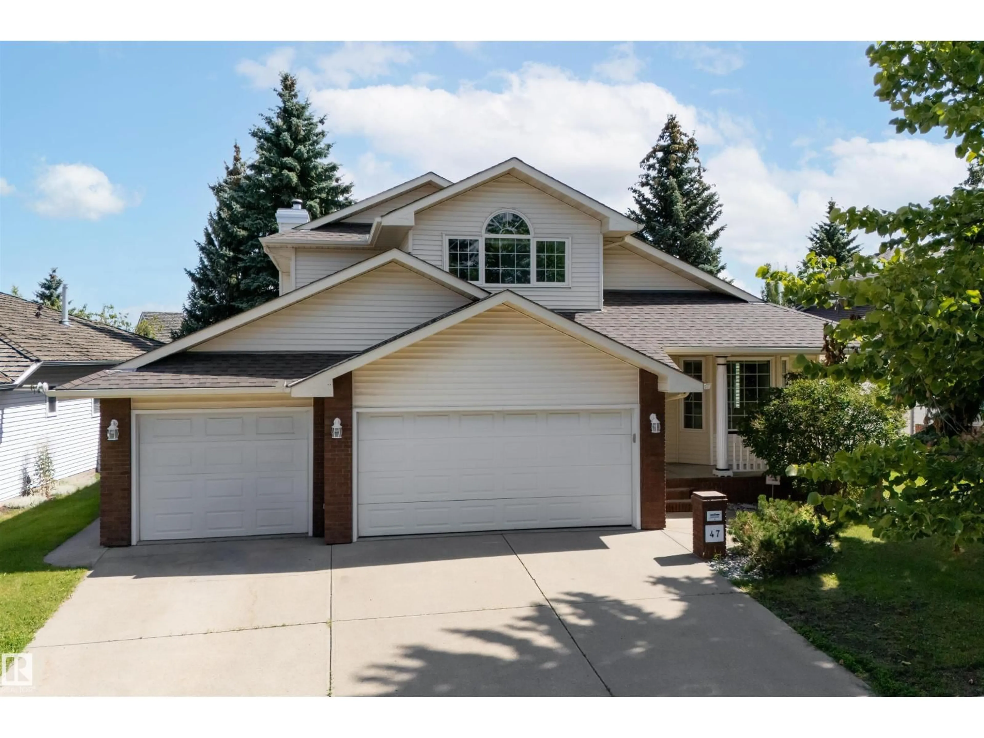Home with vinyl exterior material, street for 47 RIDGEMONT WY, Sherwood Park Alberta T8A5M9