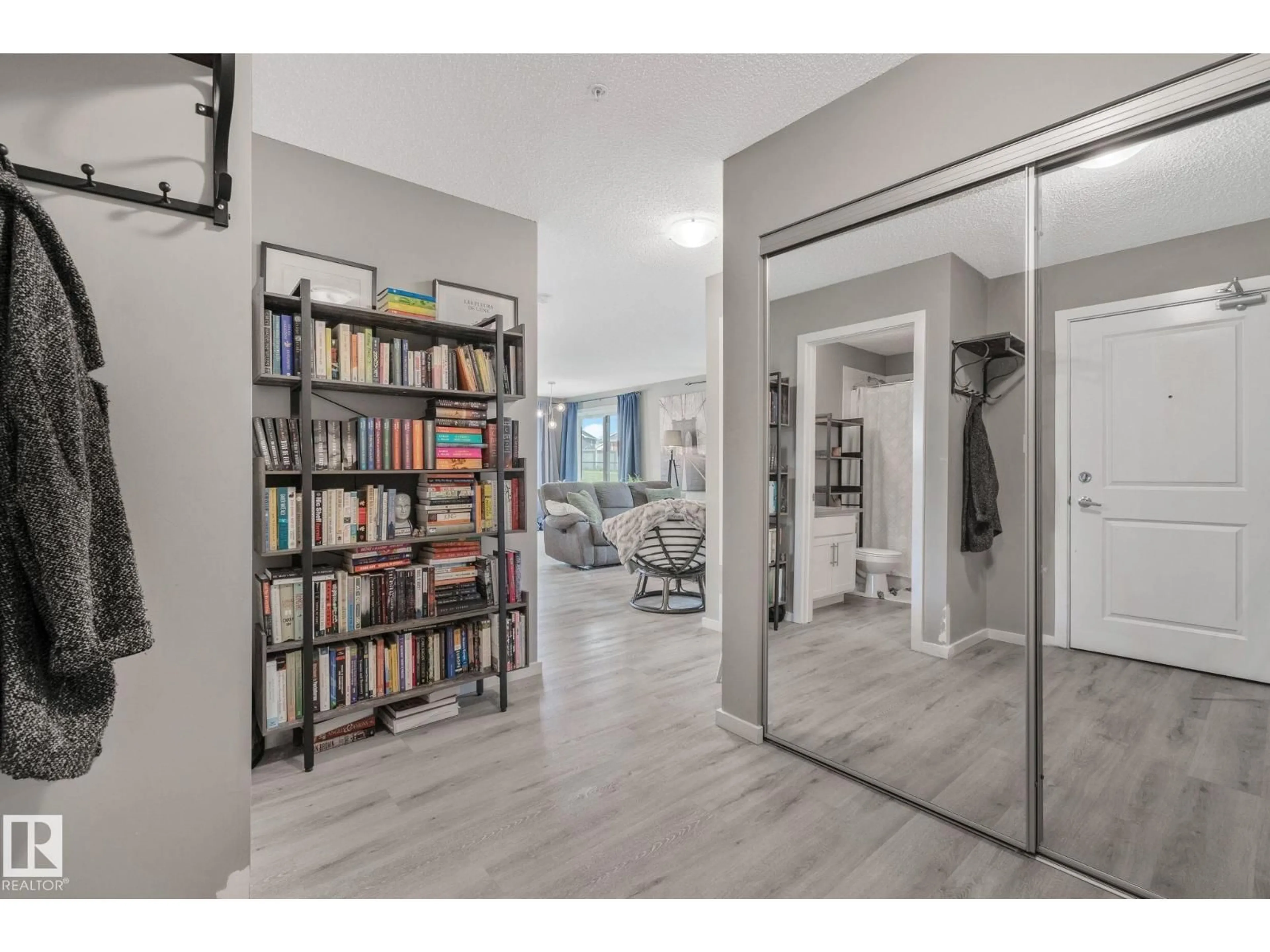 Indoor entryway for 148 - 121 EBBERS BV, Edmonton Alberta T5Y4A4