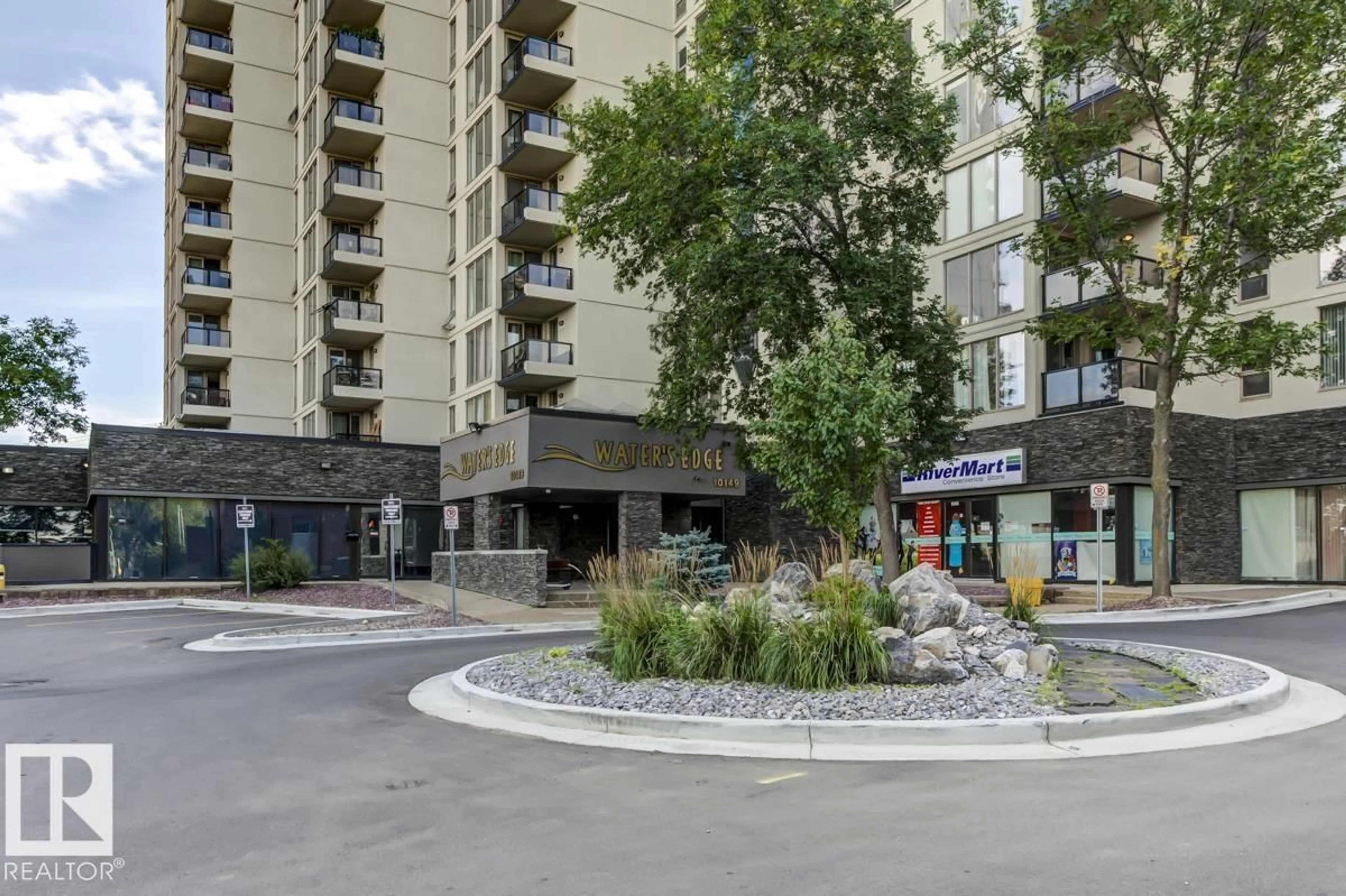 Patio, street for 2004 SASKATCHEWAN DR, Edmonton Alberta T6E6B6