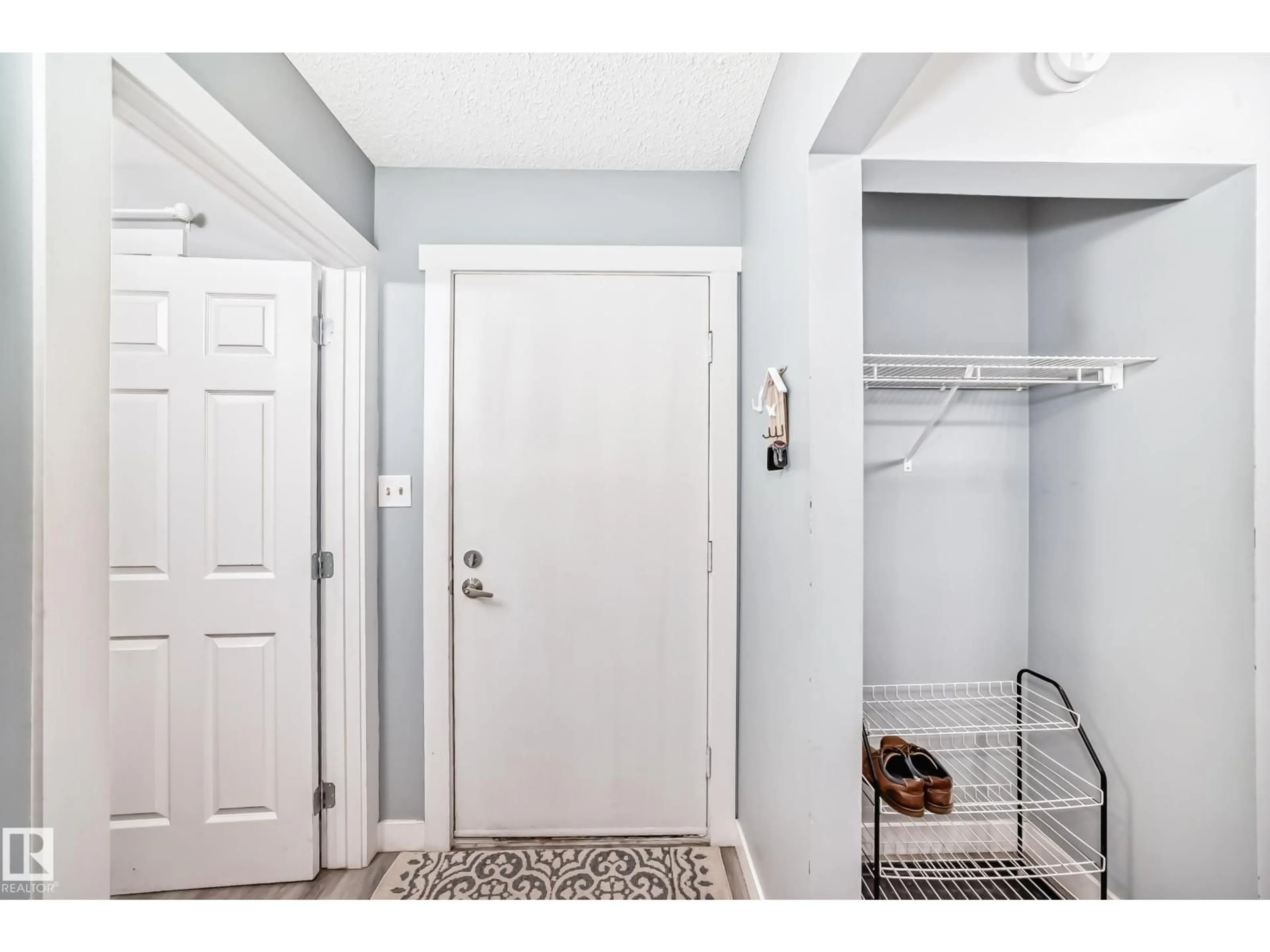 Indoor entryway for #13 - 4610 17 AV, Edmonton Alberta T6L5T1
