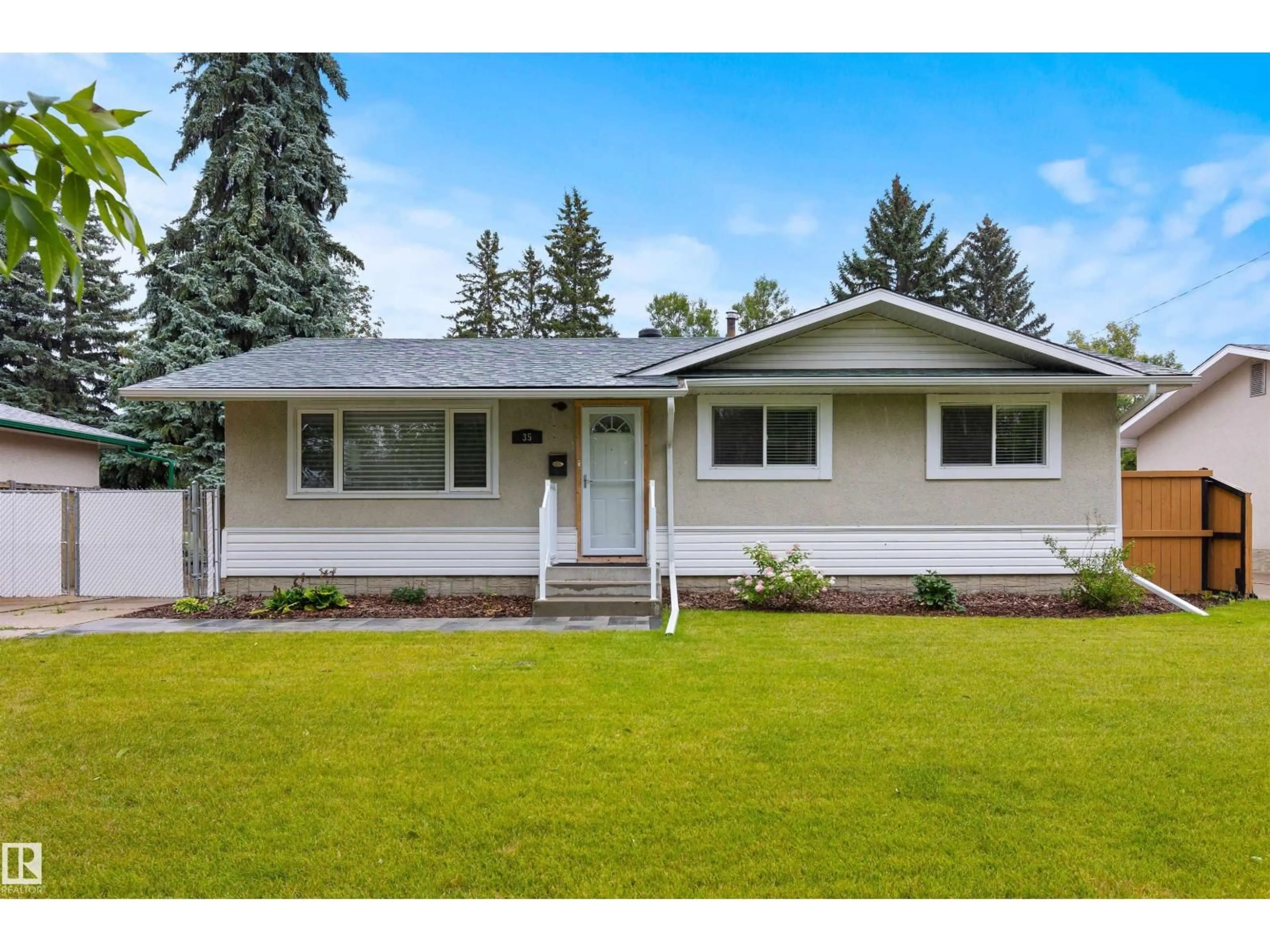 Home with vinyl exterior material, street for 35 STANLEY DR, St. Albert Alberta T8N0J6