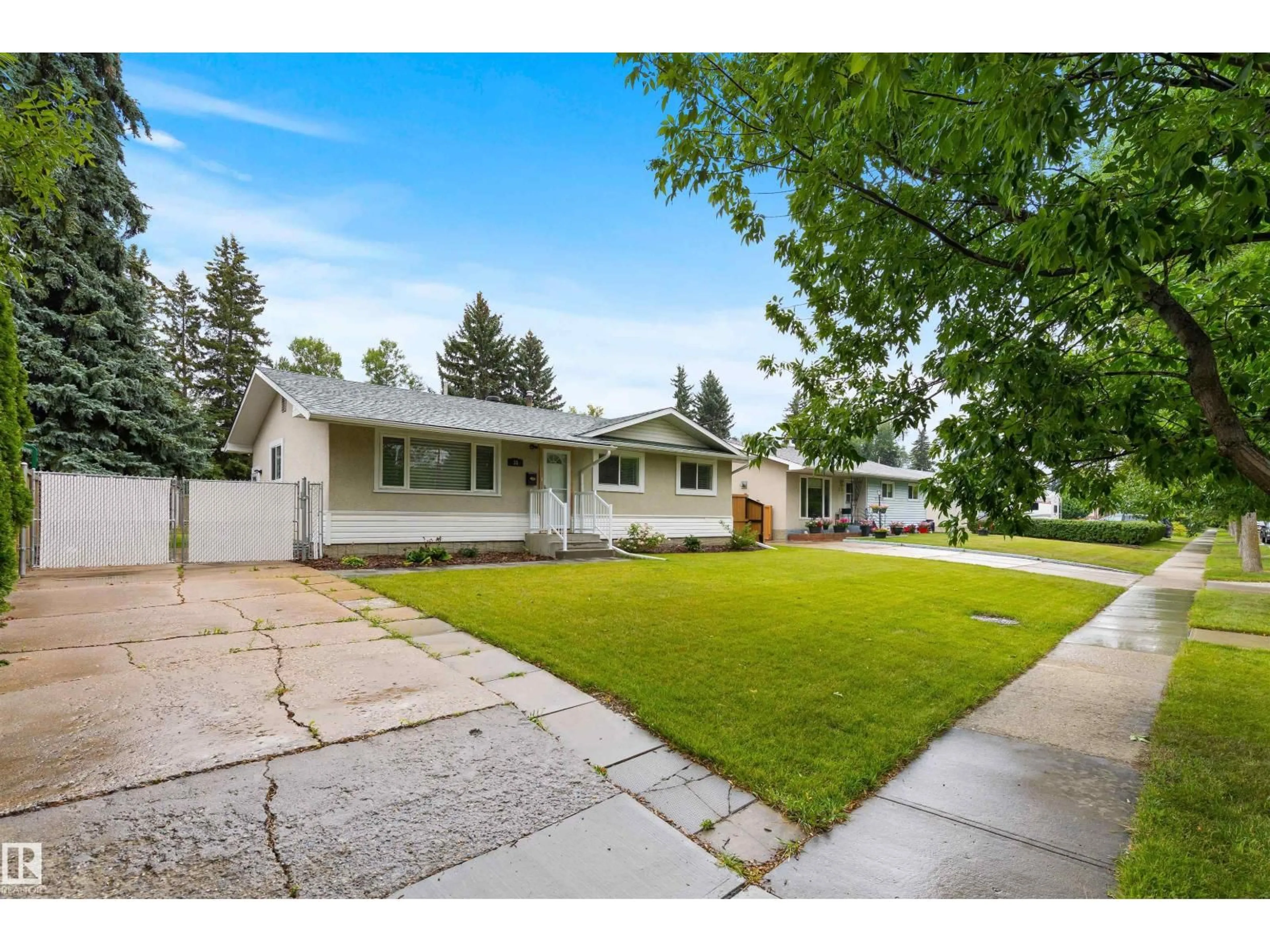 Home with vinyl exterior material, street for 35 STANLEY DR, St. Albert Alberta T8N0J6