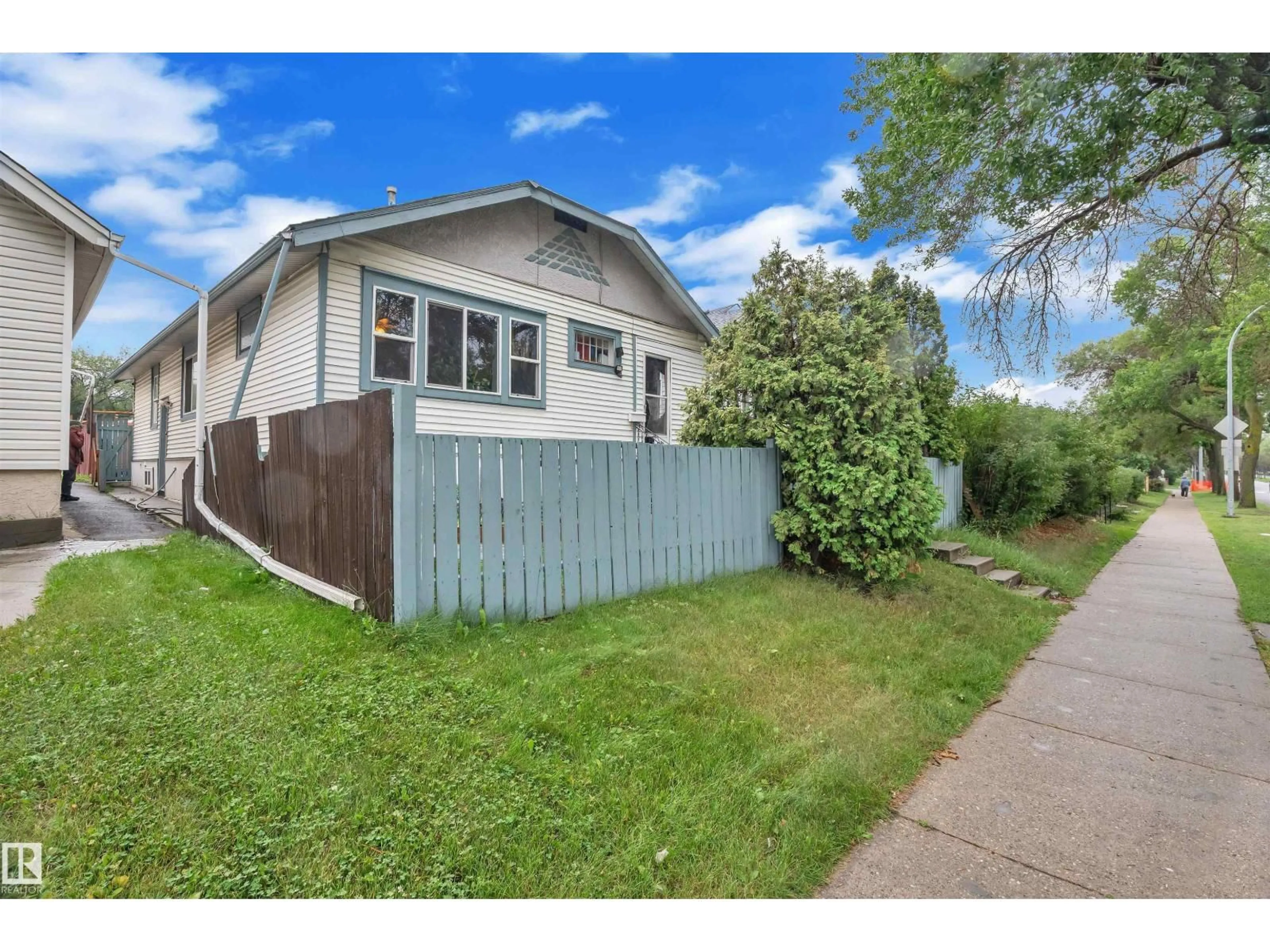 Shed for NW - 11725 97 ST, Edmonton Alberta T5G1Y3