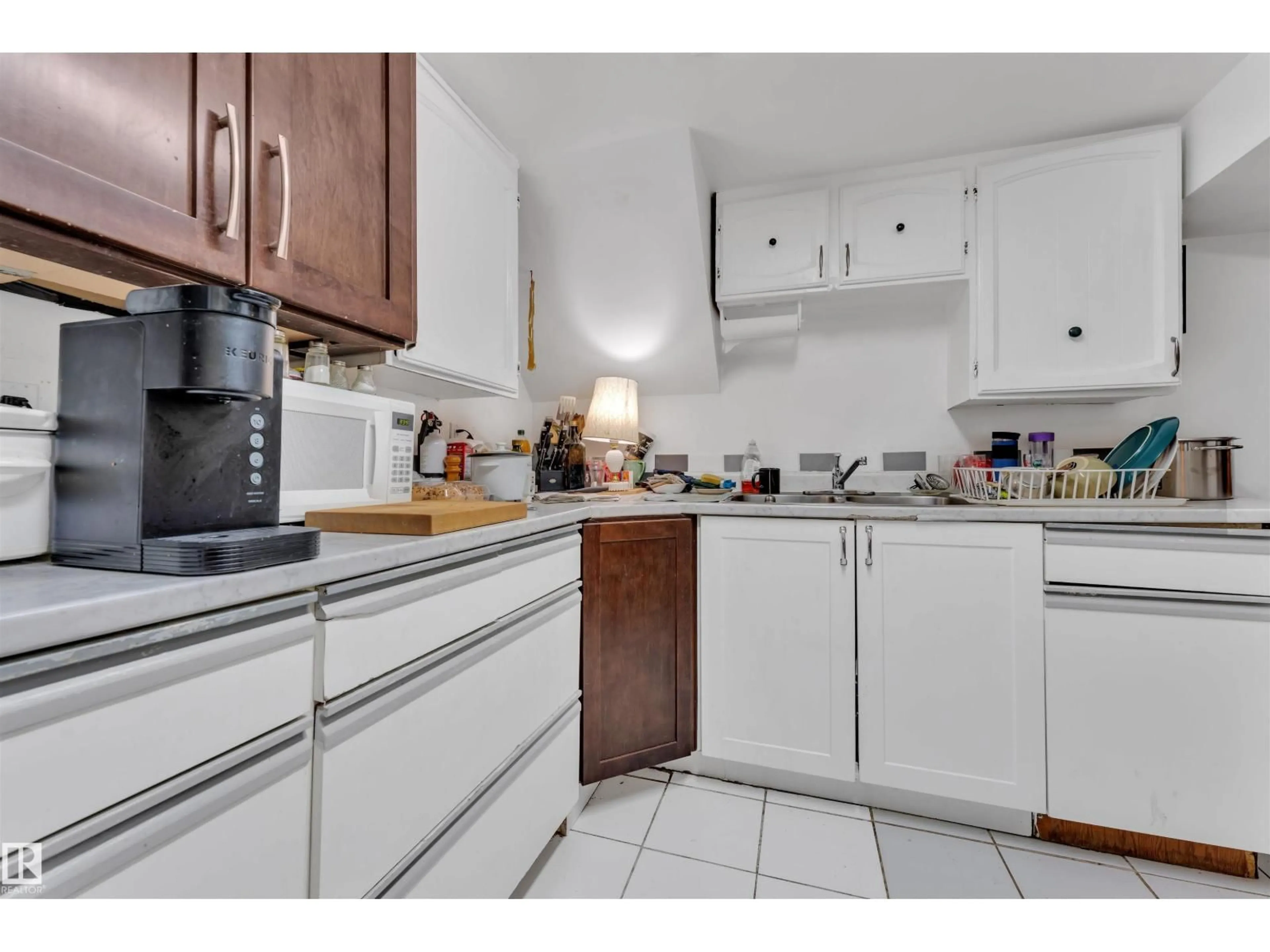 Standard kitchen, unknown for NW - 11725 97 ST, Edmonton Alberta T5G1Y3