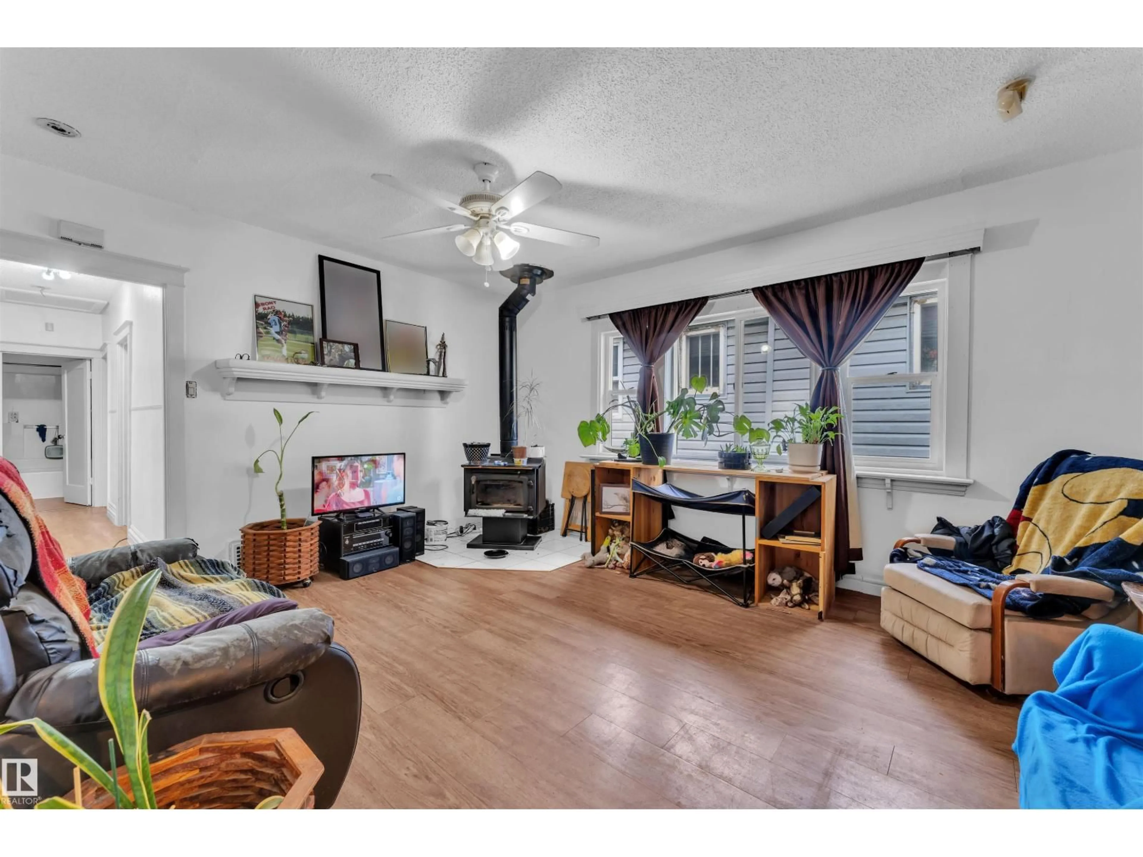 Living room with furniture, unknown for NW - 11725 97 ST, Edmonton Alberta T5G1Y3