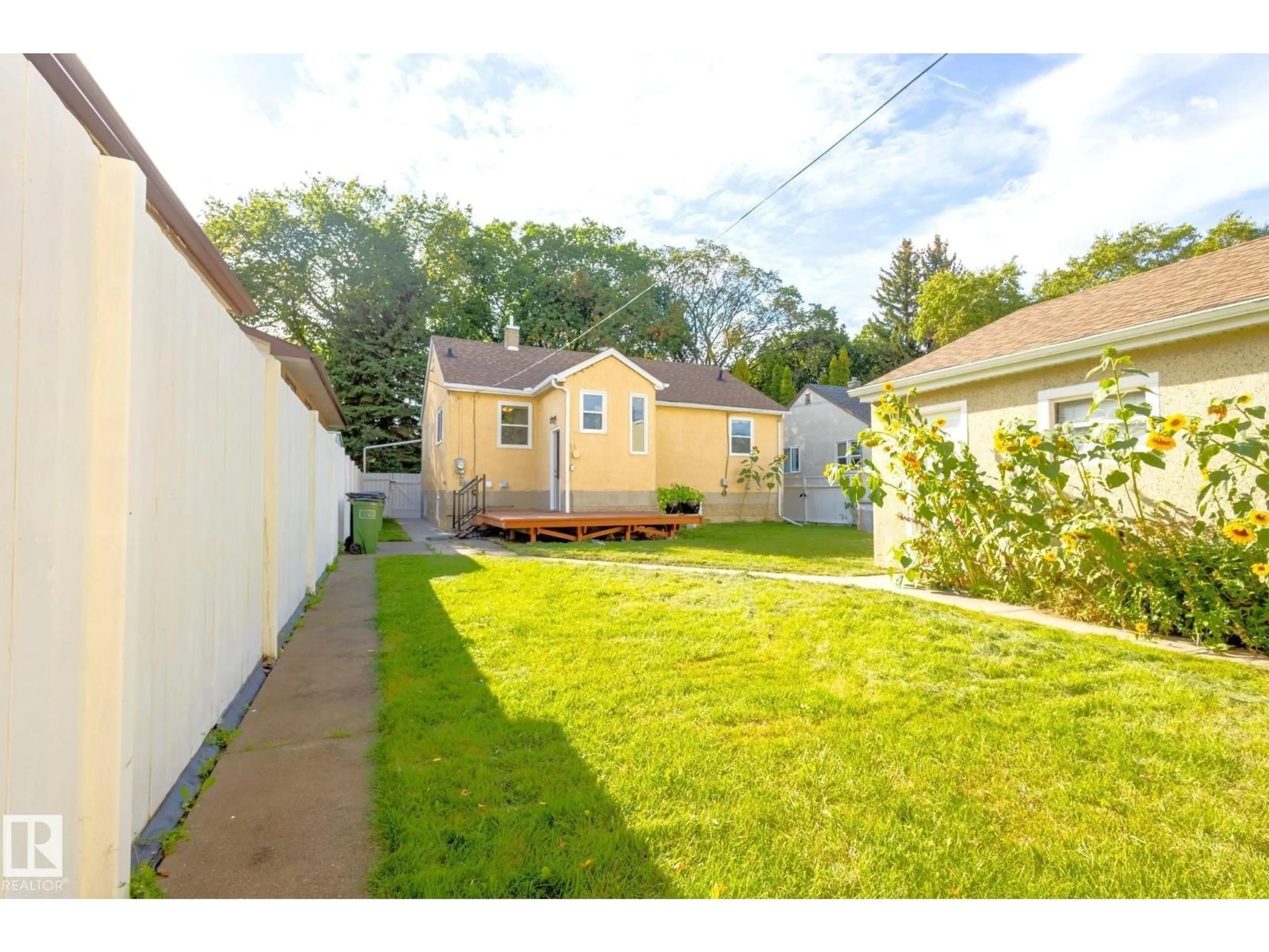 A pic from outside/outdoor area/front of a property/back of a property/a pic from drone, street for NW - 12021 67 ST, Edmonton Alberta T5B1M4