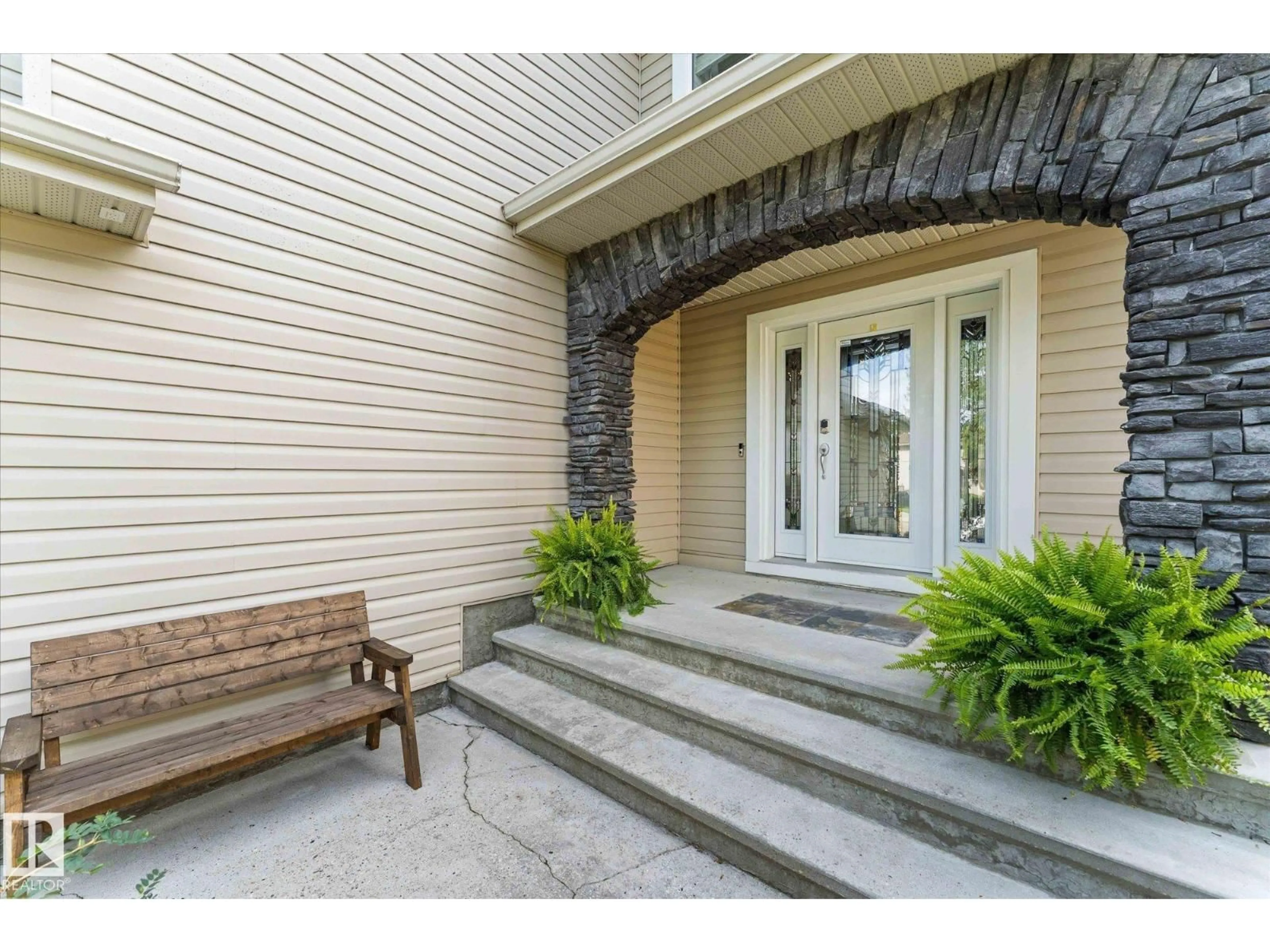 Indoor entryway for 208 WESTERRA BV, Stony Plain Alberta T7Z2W9