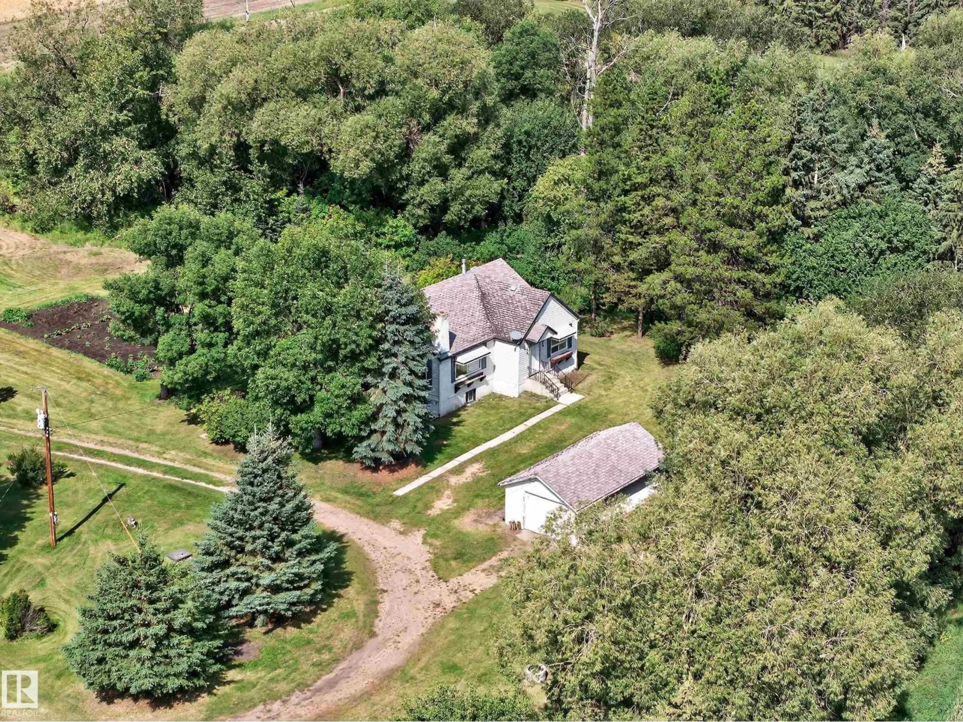 A pic from outside/outdoor area/front of a property/back of a property/a pic from drone, unknown for 48169 RGE ROAD 245, Rural Leduc County Alberta T4X2S5