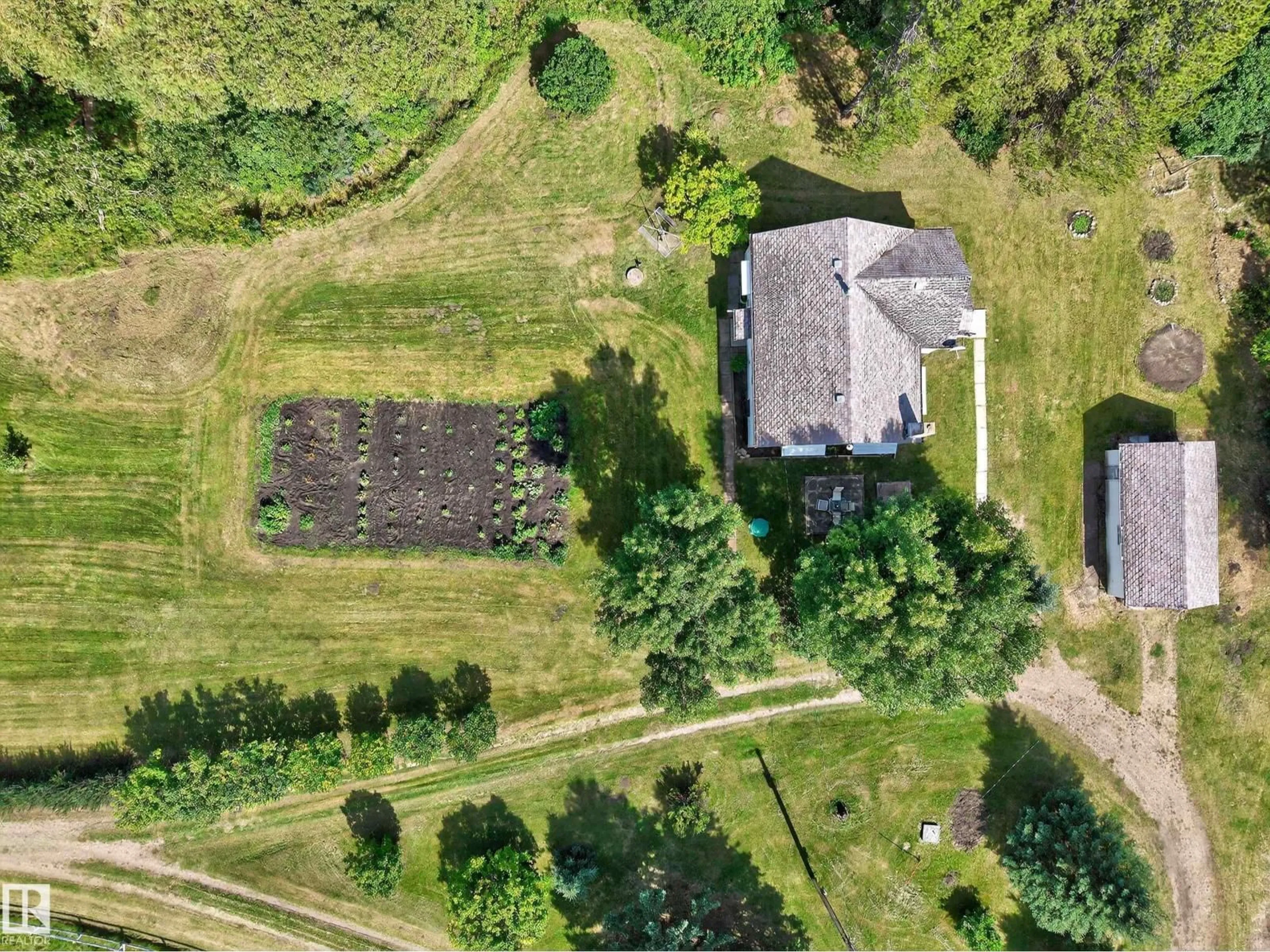 A pic from outside/outdoor area/front of a property/back of a property/a pic from drone, building for 48169 RGE ROAD 245, Rural Leduc County Alberta T4X2S5