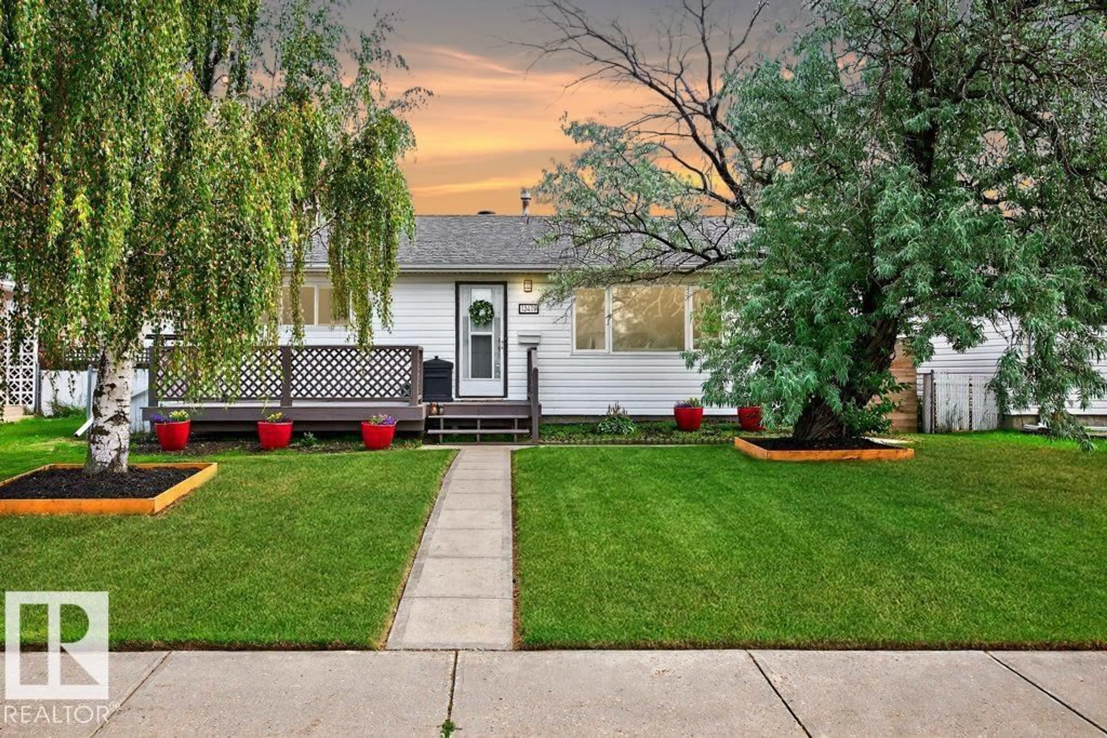 Patio, street for NW - 13419 58 ST, Edmonton Alberta T5A0R2