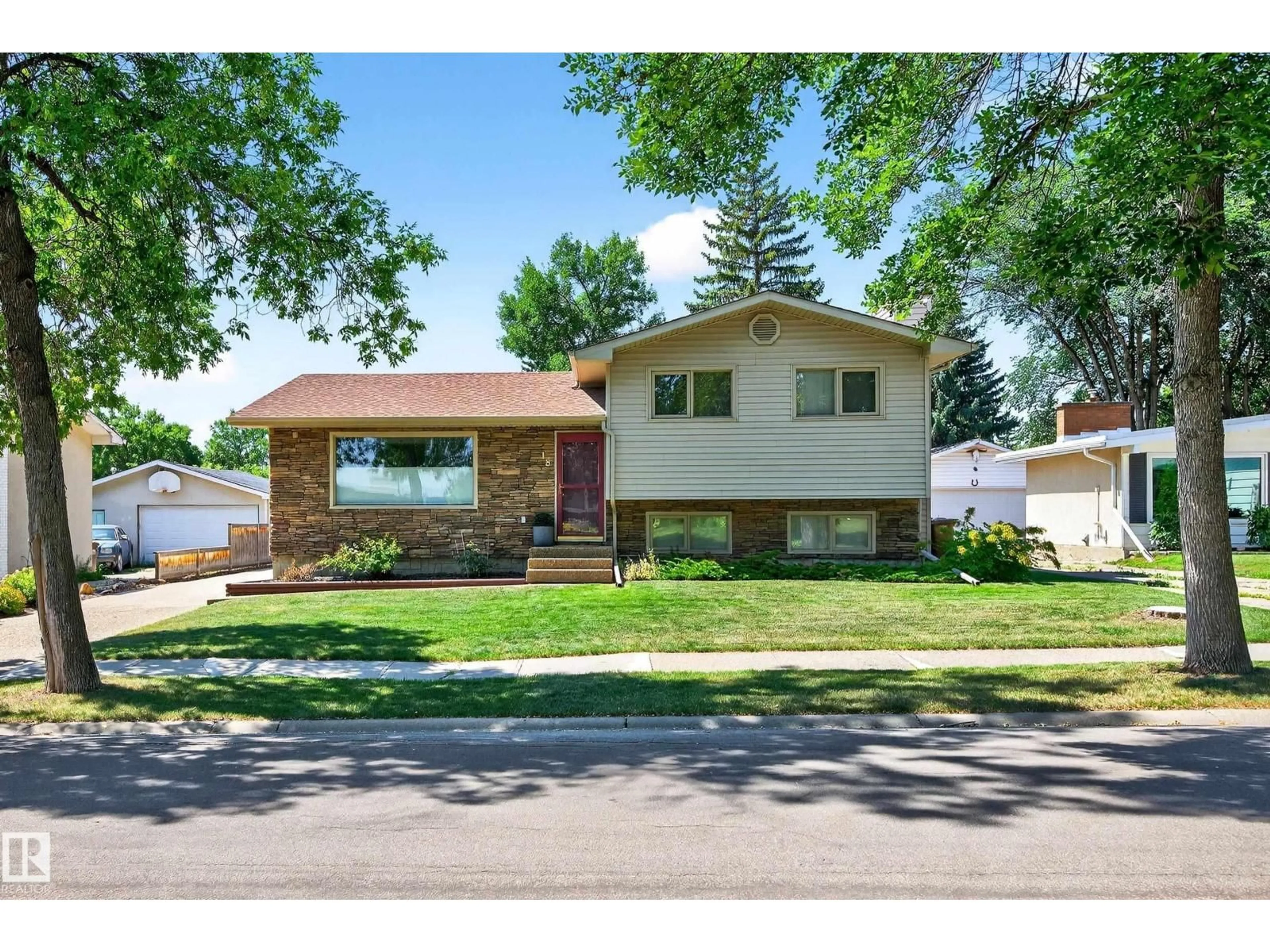 Home with vinyl exterior material, street for 18 MARCHAND PL, St. Albert Alberta T8N1L8
