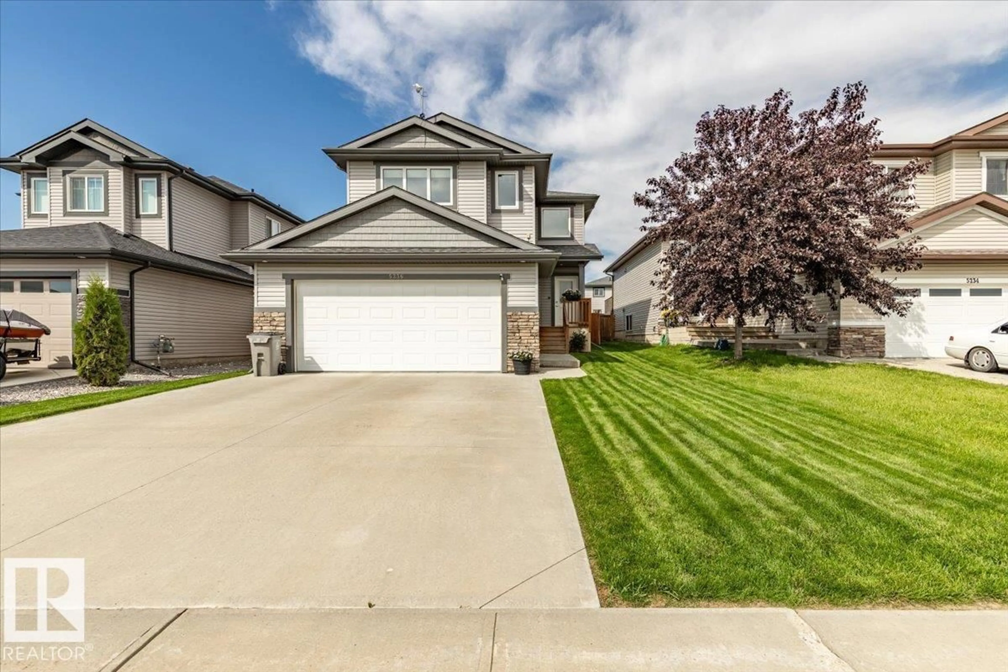 Home with vinyl exterior material, street for 5236 47 AVE, Calmar Alberta T0C0V0