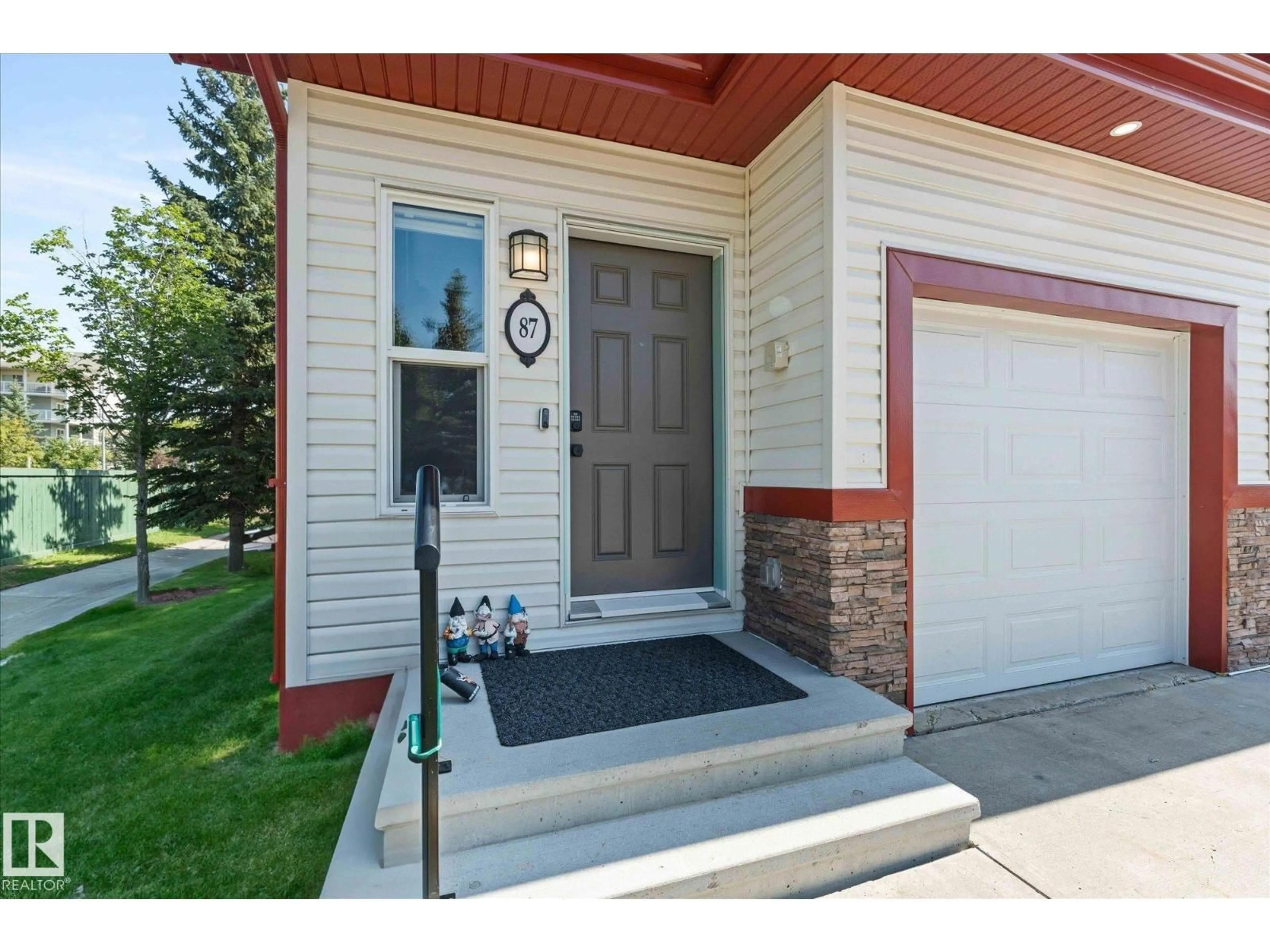 Indoor entryway for 15 - 87 WOODSMERE CL, Fort Saskatchewan Alberta T8L4S2